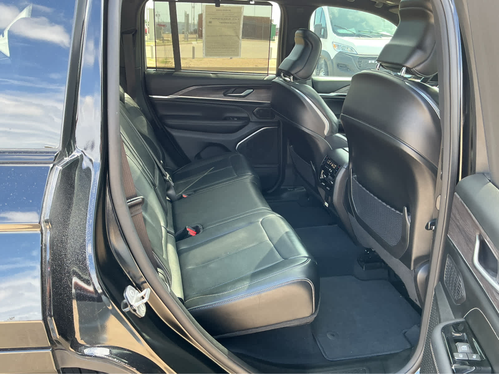 Used Car 2023 Jeep Grand Cherokee  Overland For Sale Under $40,000 In Waco, Texas