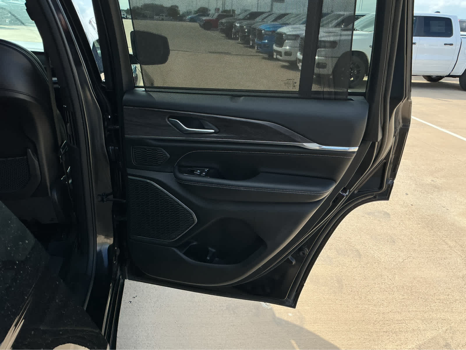 Used Car 2023 Jeep Grand Cherokee  Overland For Sale Under $40,000 In Waco, Texas
