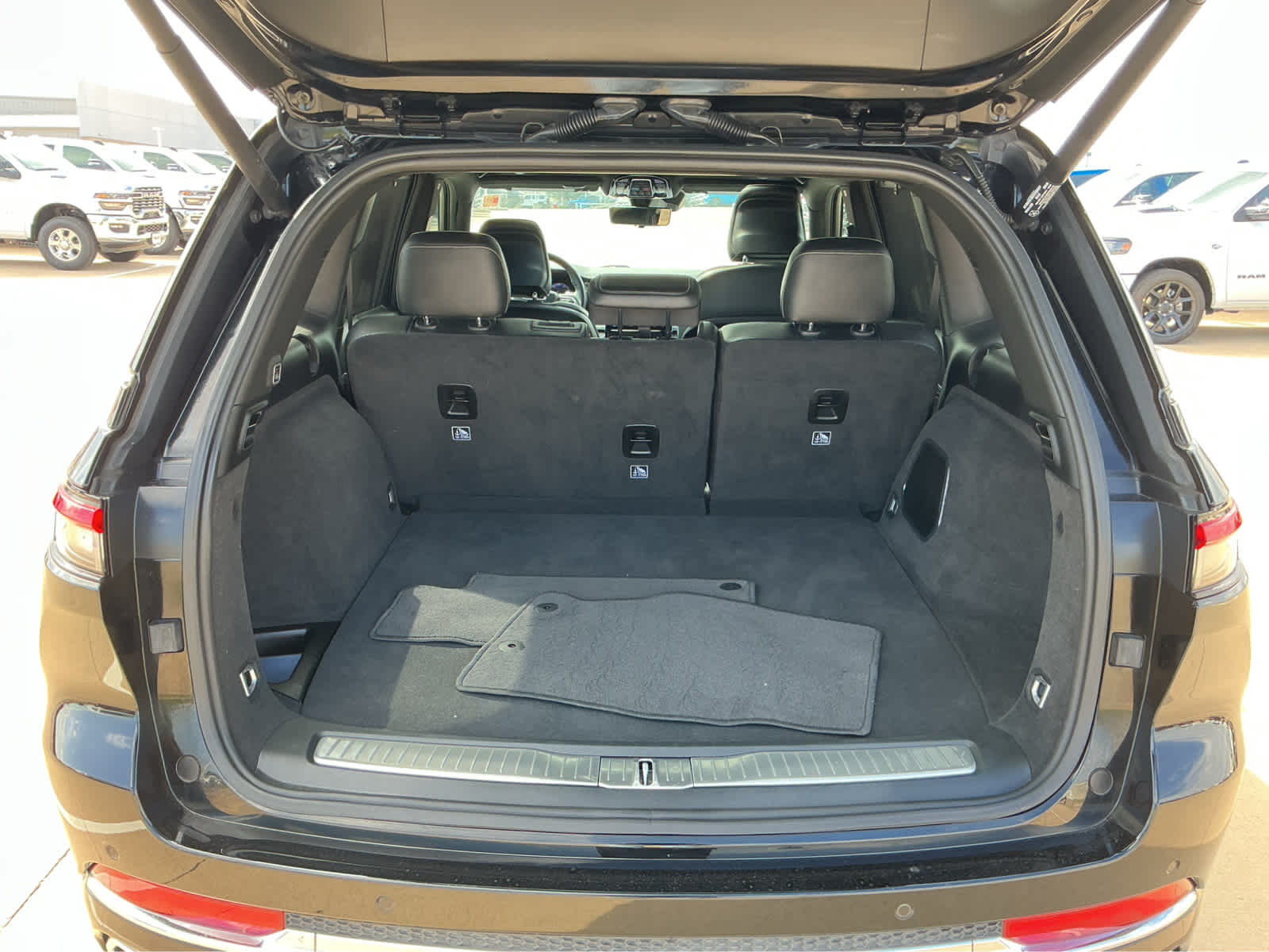 Used Car 2023 Jeep Grand Cherokee  Overland For Sale Under $40,000 In Waco, Texas