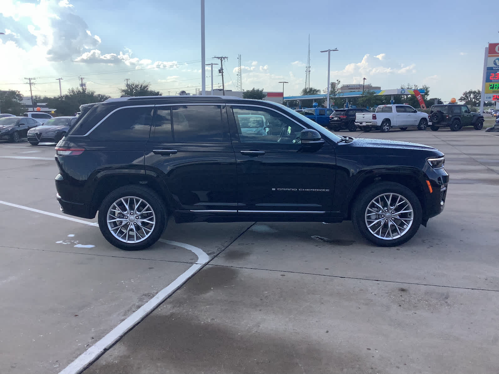 Used Car 2023 Jeep Grand Cherokee  Summit For Sale Under $50,000 In Waco, Texas