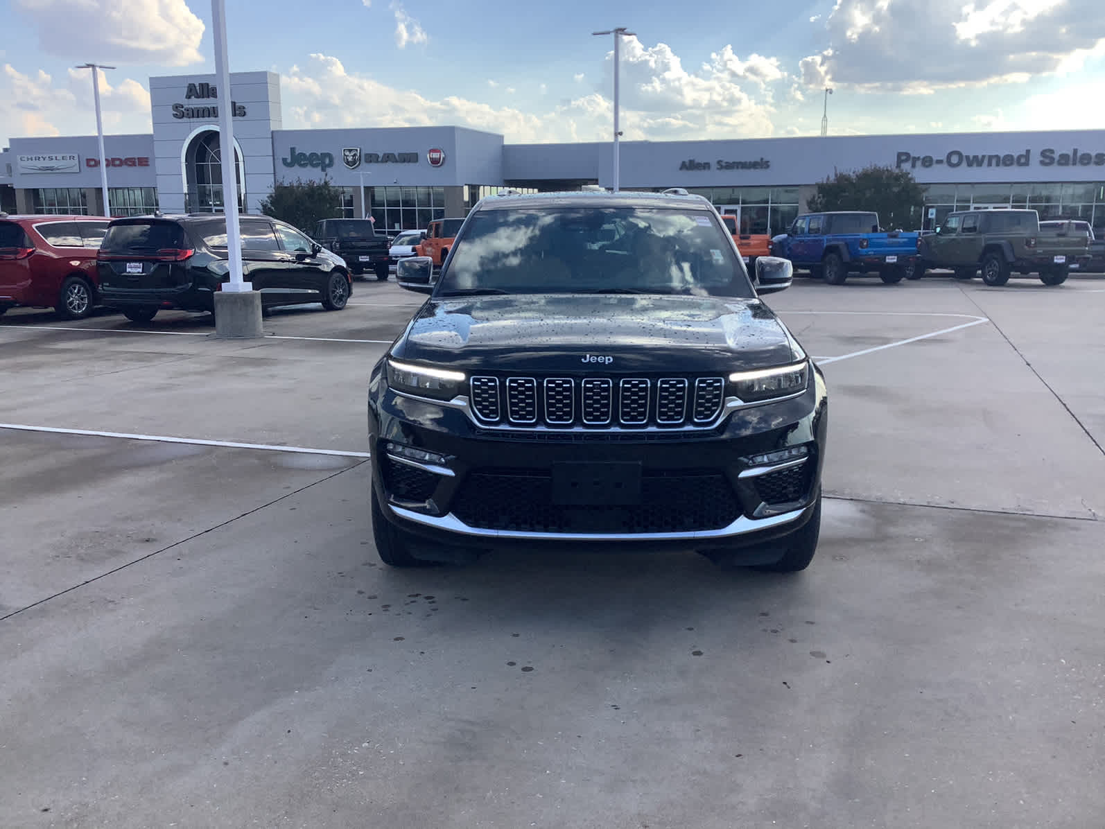 Used Car 2023 Jeep Grand Cherokee  Summit For Sale Under $50,000 In Waco, Texas