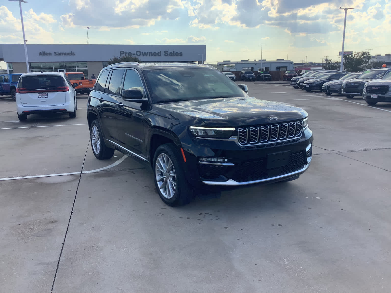 Used Car 2023 Jeep Grand Cherokee  Summit For Sale Under $50,000 In Waco, Texas
