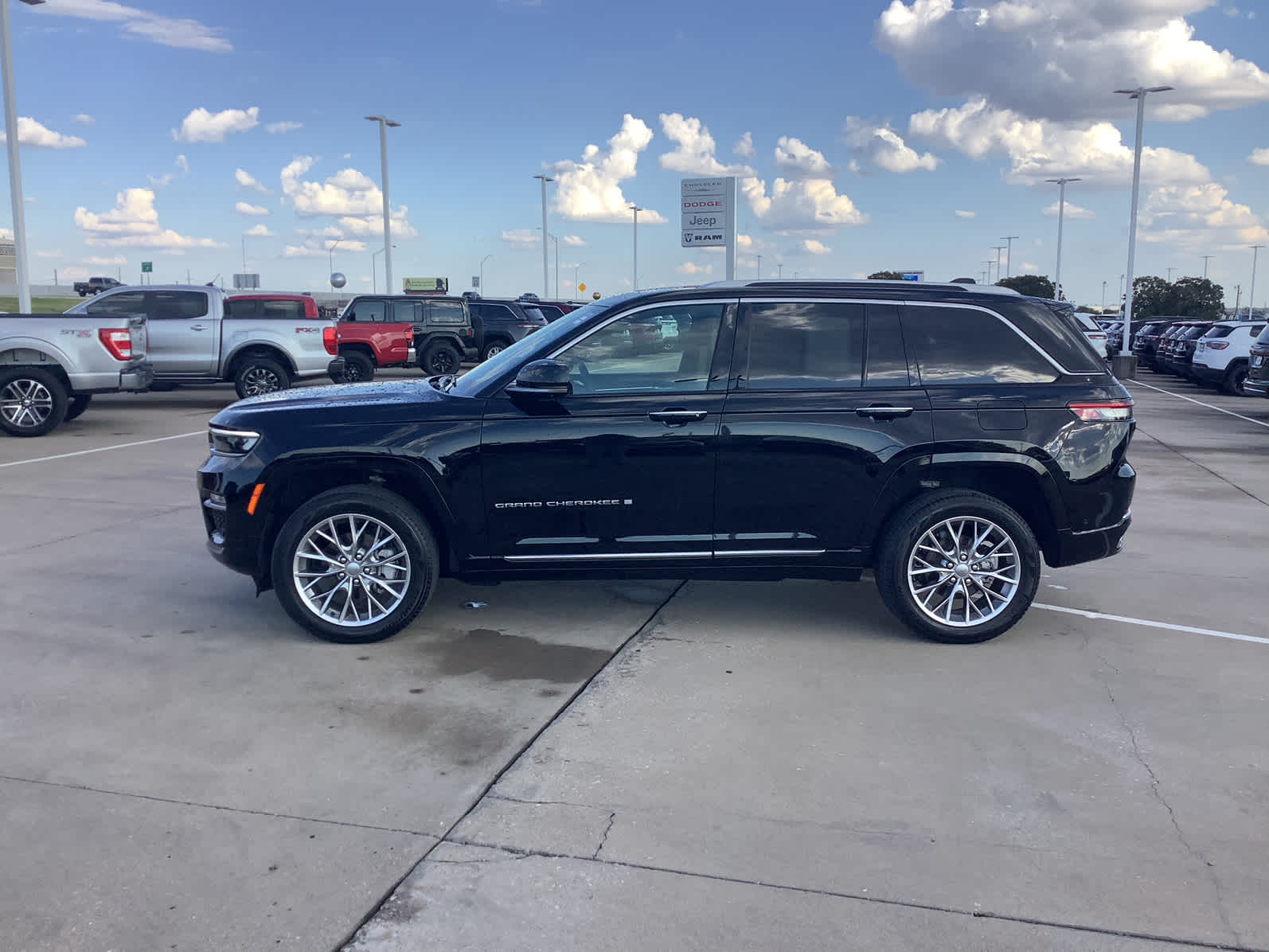 Used Car 2023 Jeep Grand Cherokee  Summit For Sale Under $50,000 In Waco, Texas