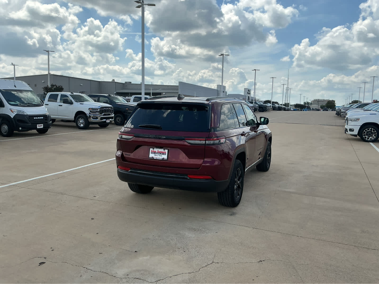 Used Car 2024 Jeep Grand Cherokee  Altitude For Sale Under $35,000 In Waco, Texas