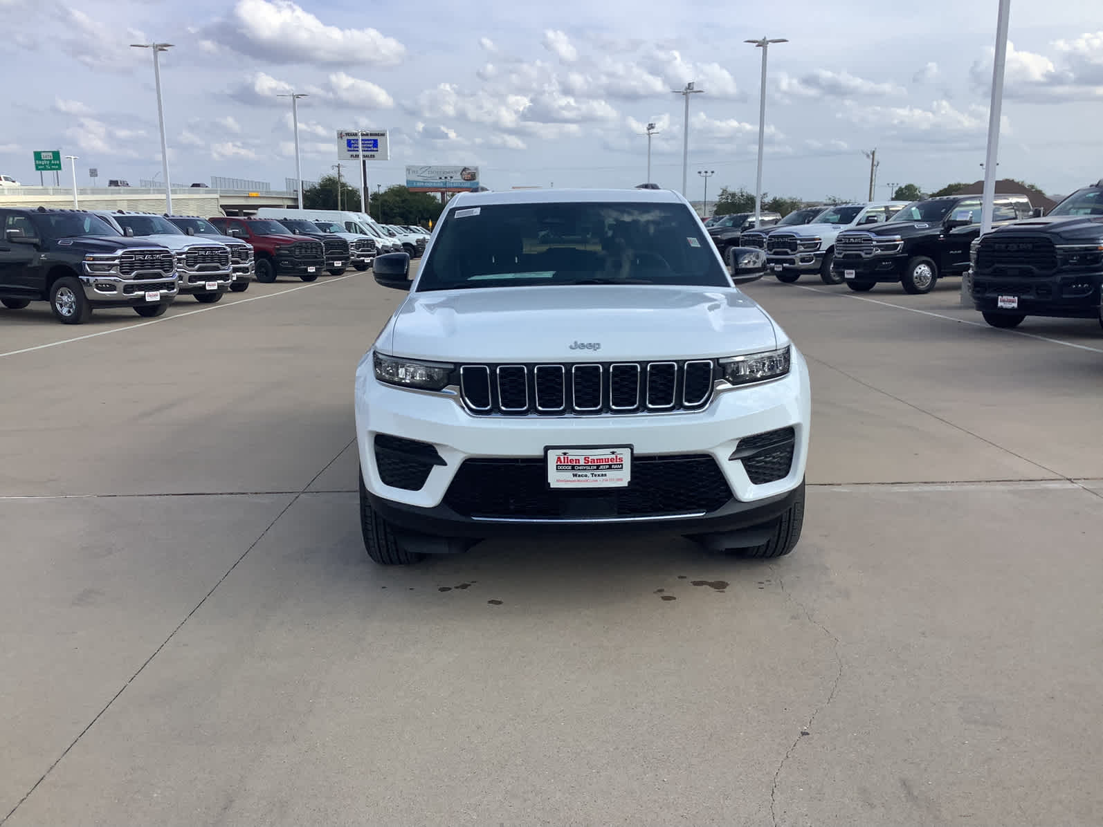 New Car 2025 Jeep Grand Cherokee  Laredo For Sale Under $40,000 In Waco, Texas