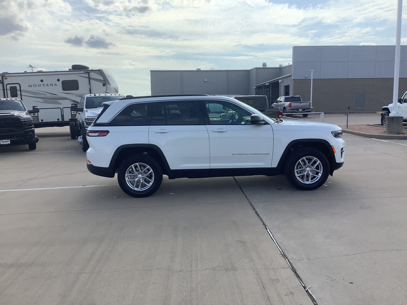New Car 2025 Jeep Grand Cherokee  Laredo For Sale Under $40,000 In Waco, Texas