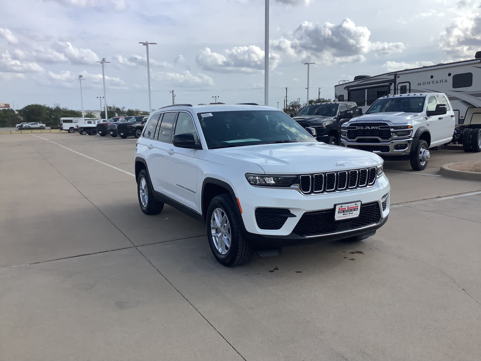 New Car 2025 Jeep Grand Cherokee  Laredo For Sale Under $40,000 In Waco, Texas