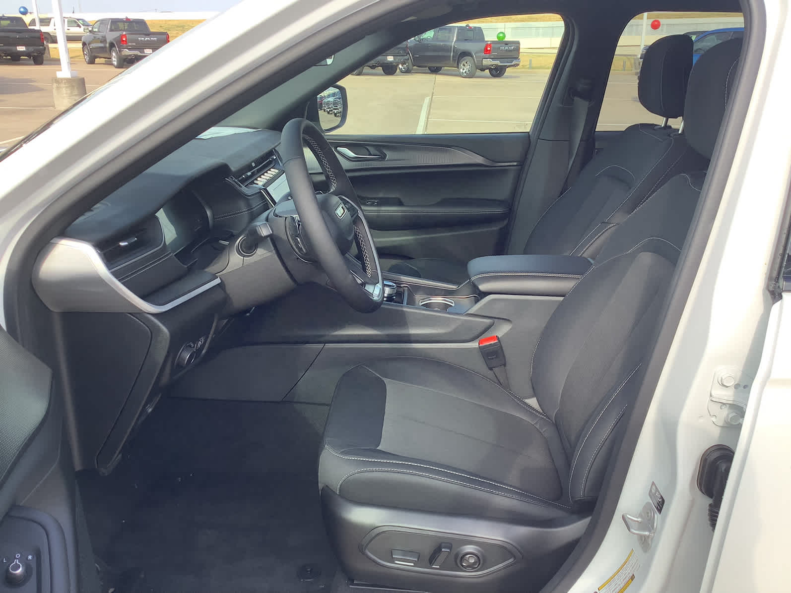 New Car 2025 Jeep Grand Cherokee  Laredo For Sale Under $40,000 In Waco, Texas