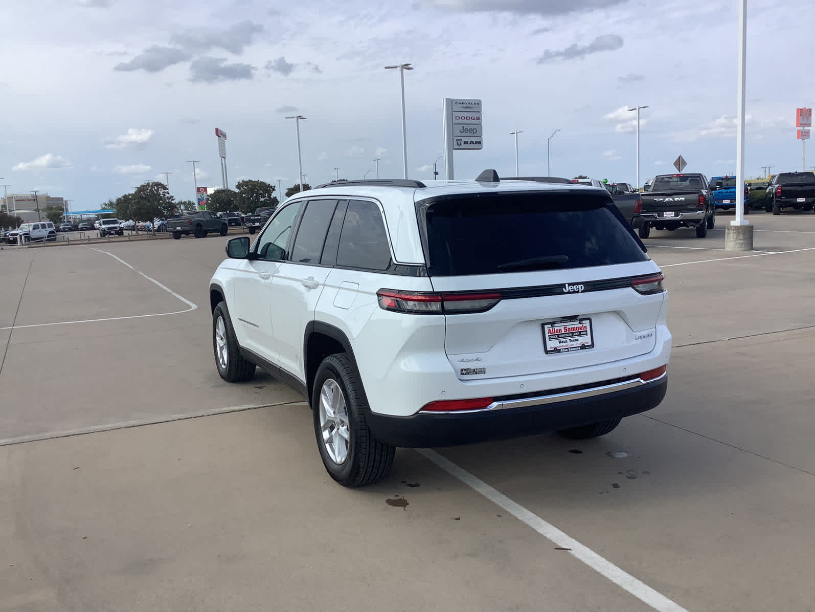New Car 2025 Jeep Grand Cherokee  Laredo For Sale Under $40,000 In Waco, Texas