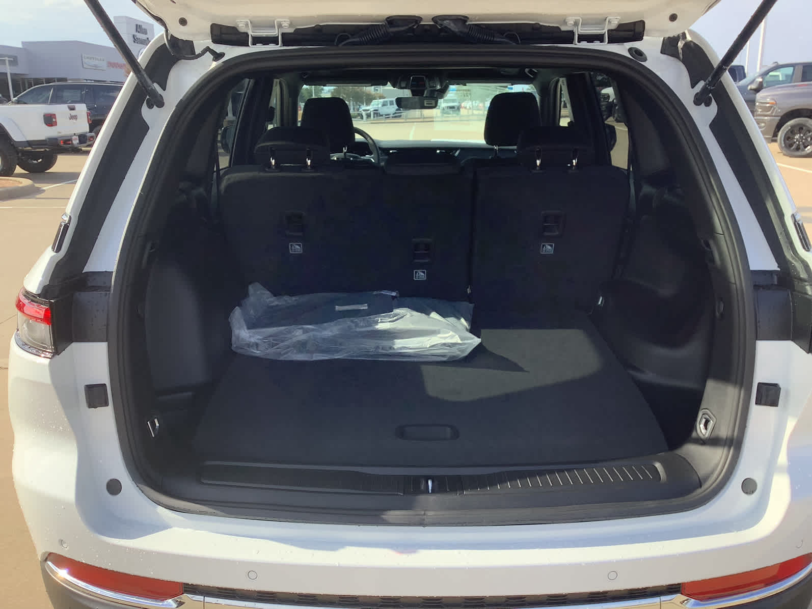 New Car 2025 Jeep Grand Cherokee  Laredo For Sale Under $40,000 In Waco, Texas