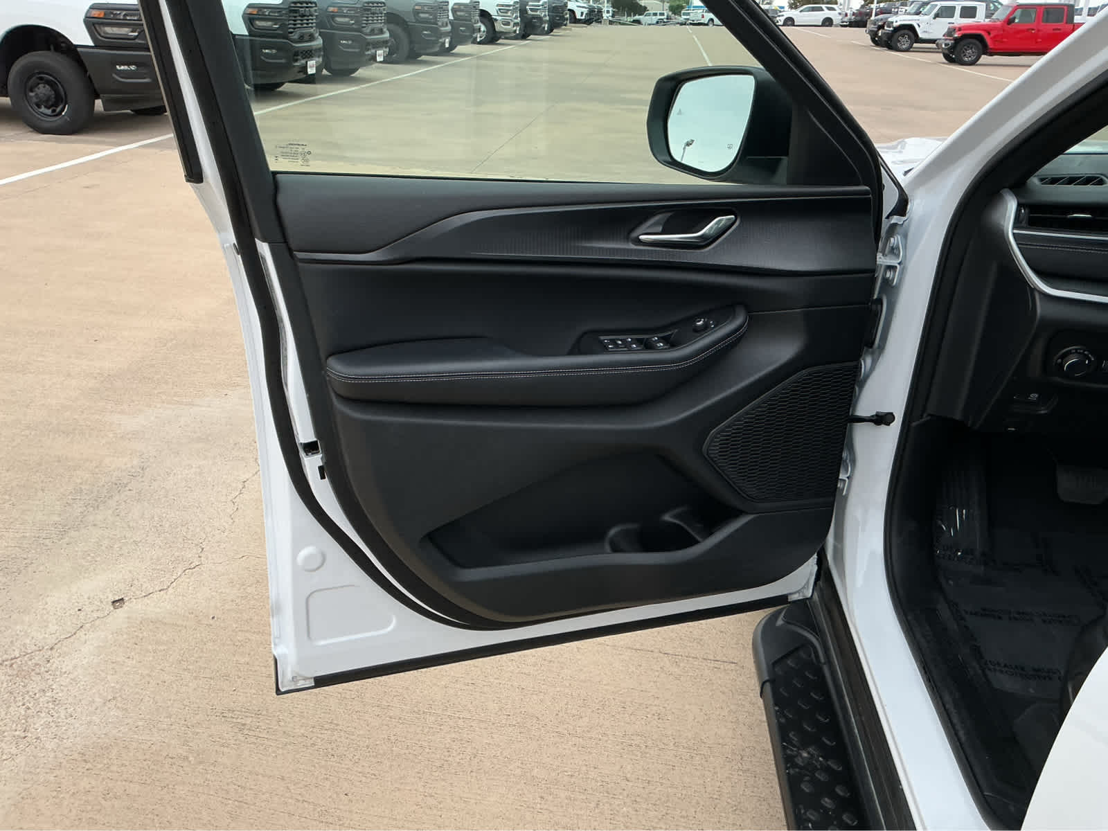 Used Car 2025 Jeep Grand Cherokee  Laredo For Sale Under $40,000 In Waco, Texas