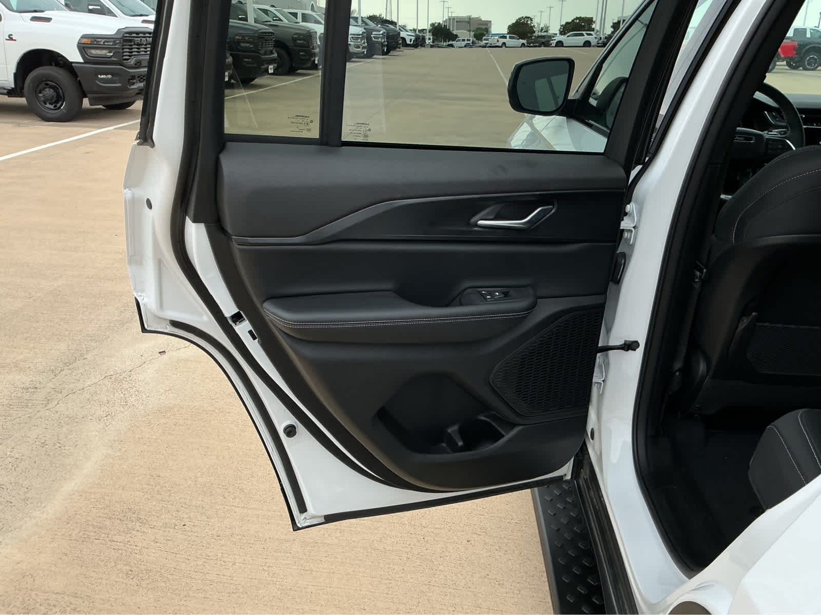 Used Car 2025 Jeep Grand Cherokee  Laredo For Sale Under $40,000 In Waco, Texas