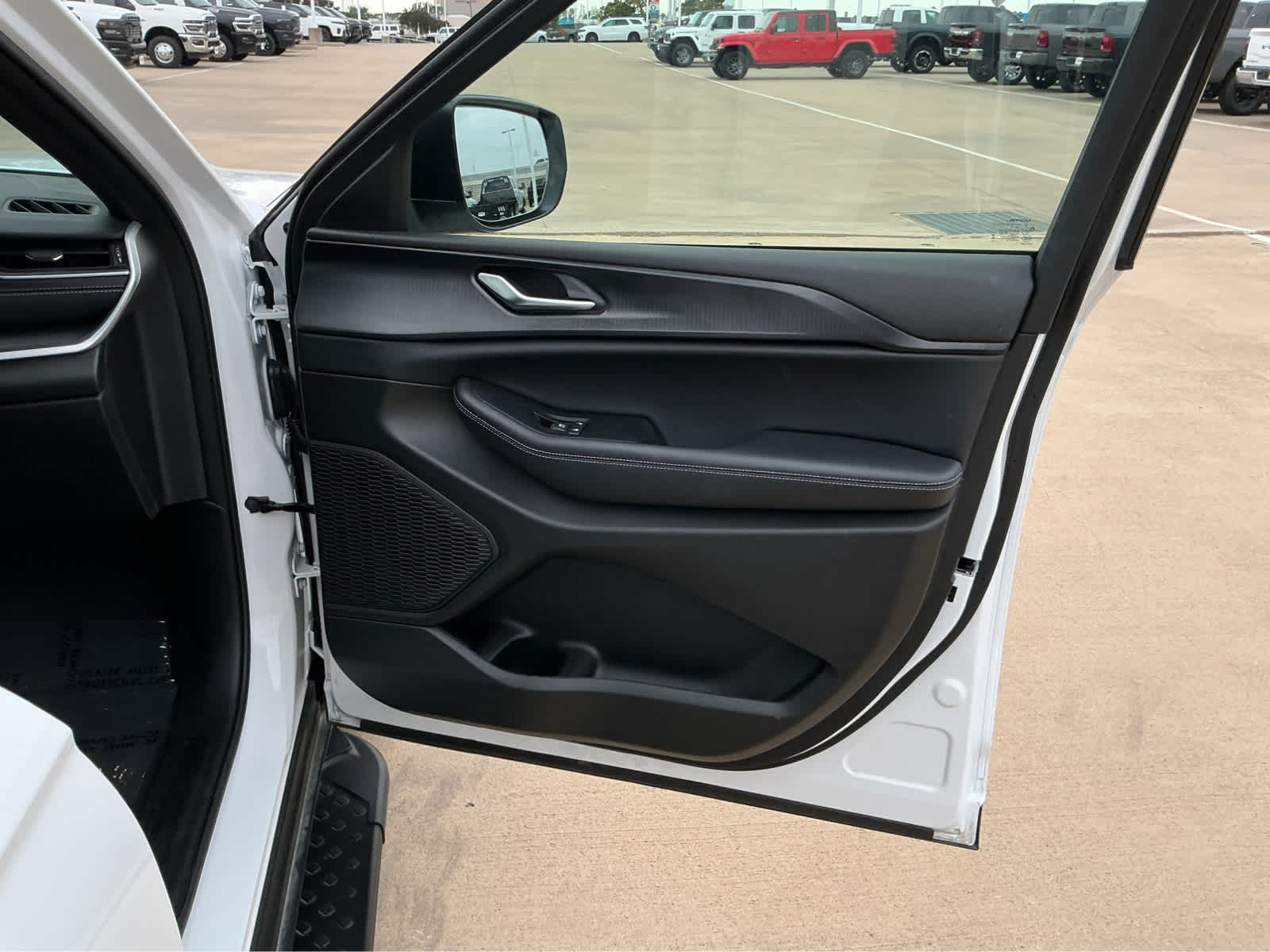 Used Car 2025 Jeep Grand Cherokee  Laredo For Sale Under $40,000 In Waco, Texas