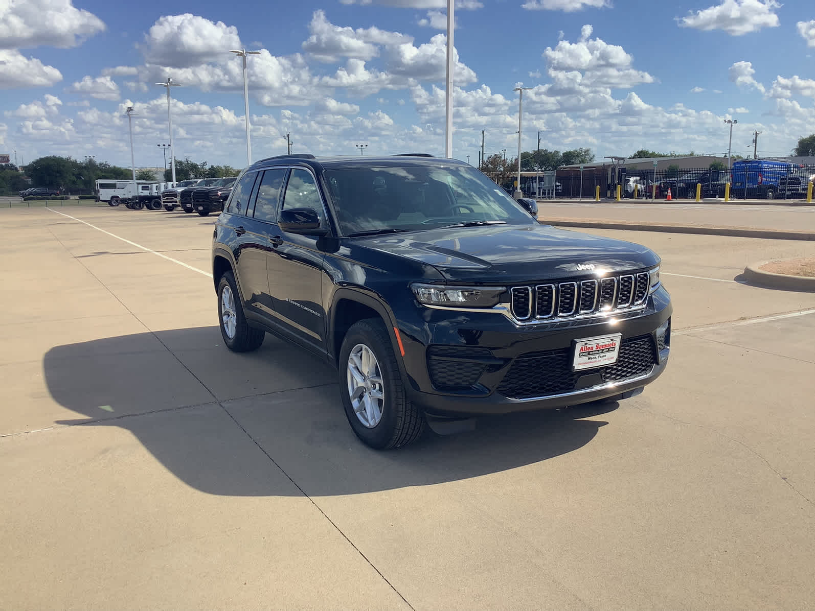 New Car 2025 Jeep Grand Cherokee  Laredo For Sale Under $50,000 In Waco, Texas
