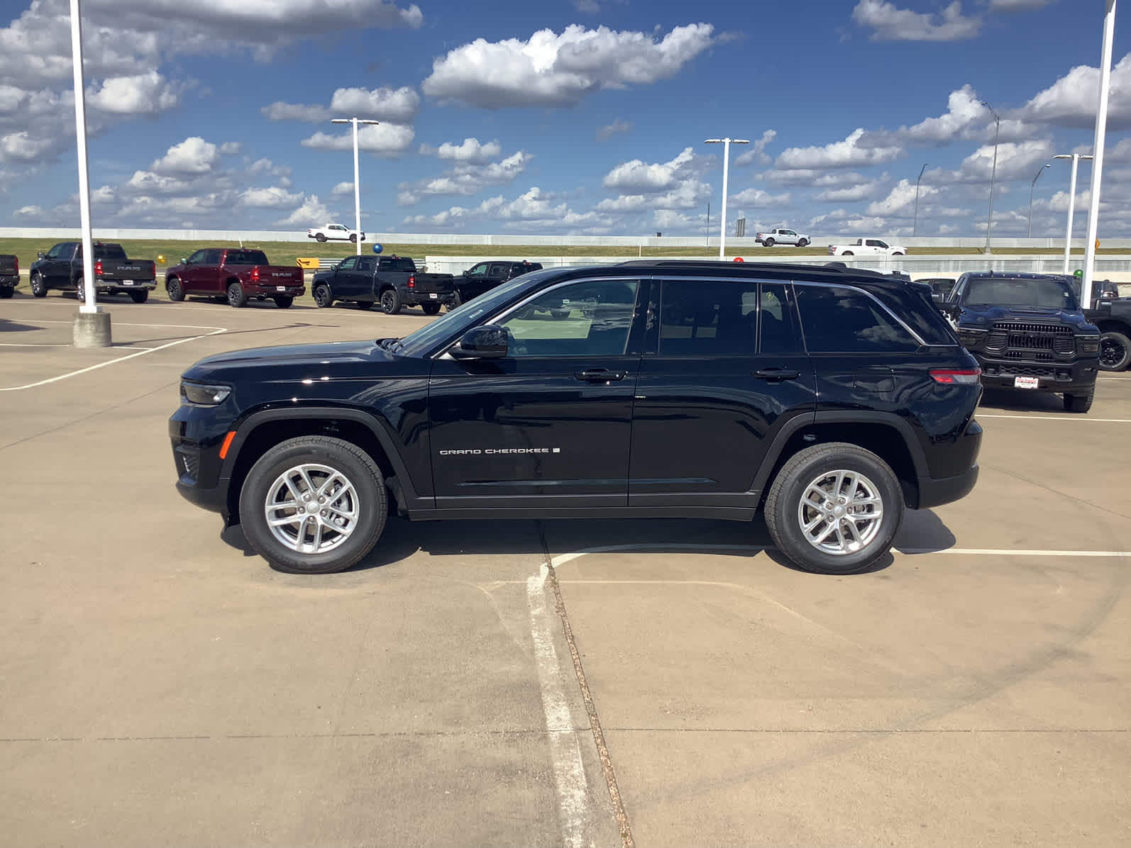 New Car 2025 Jeep Grand Cherokee  Laredo For Sale Under $50,000 In Waco, Texas