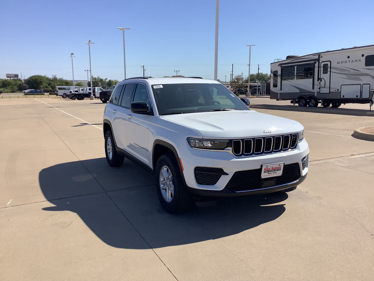New Car 2025 Jeep Grand Cherokee  Laredo For Sale Under $40,000 In Waco, Texas