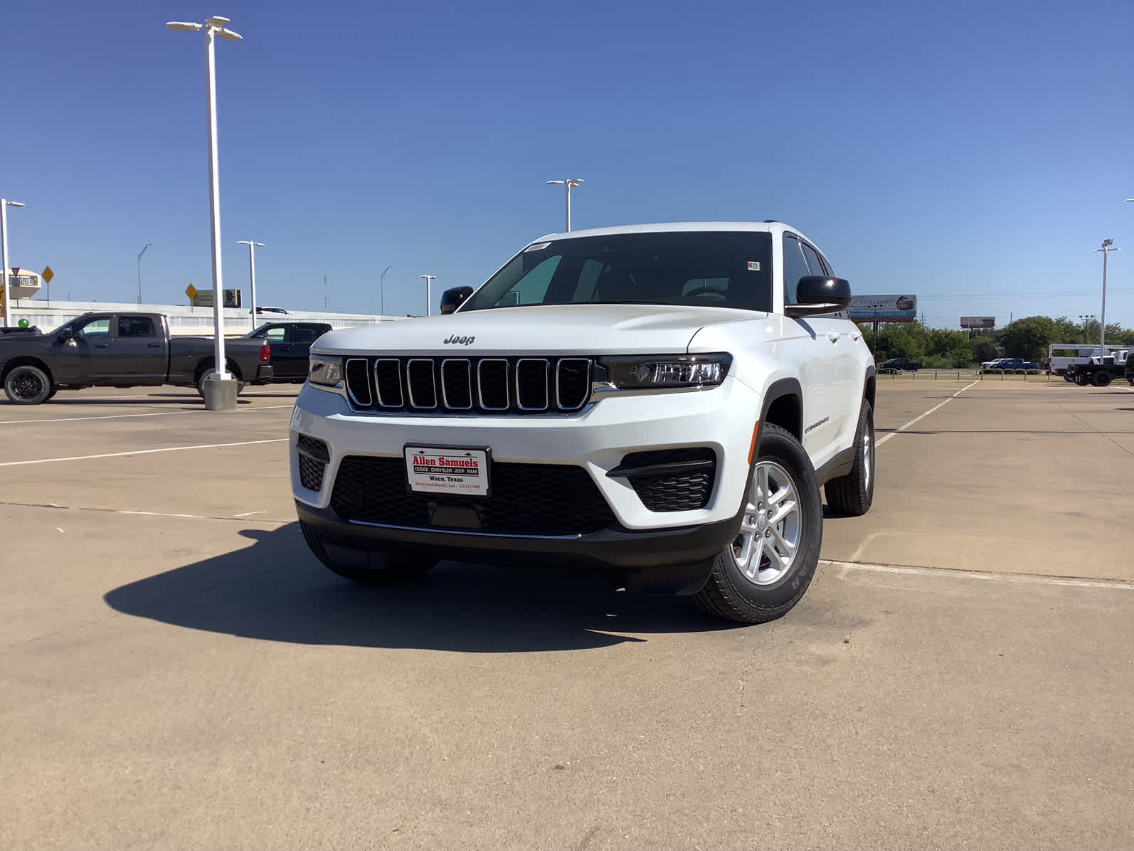New Car 2025 Jeep Grand Cherokee  Laredo For Sale Under $40,000 In Waco, Texas
