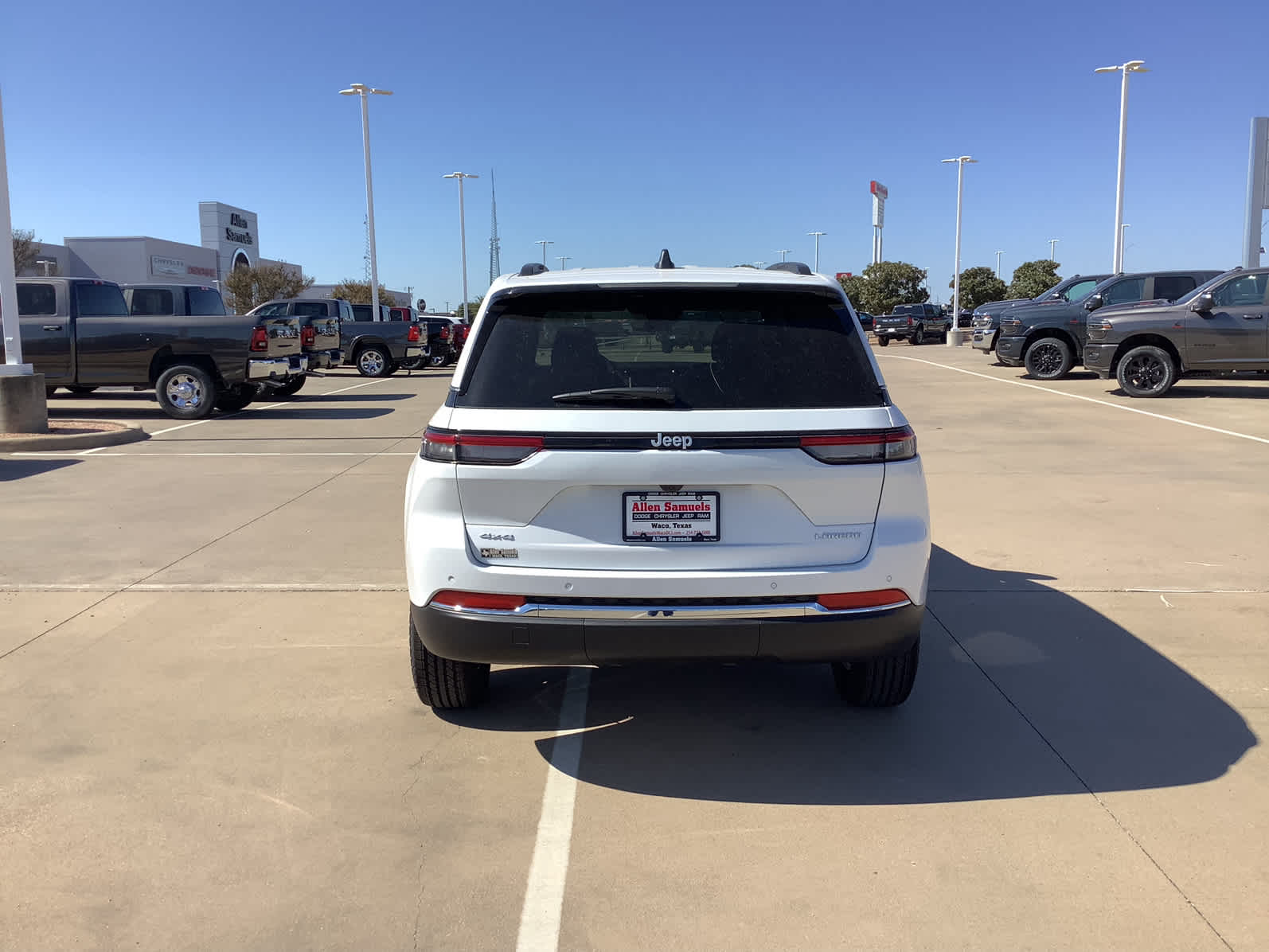 New Car 2025 Jeep Grand Cherokee  Laredo For Sale Under $40,000 In Waco, Texas