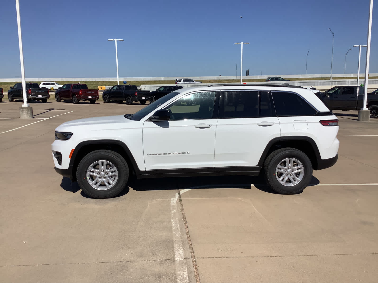 New Car 2025 Jeep Grand Cherokee  Laredo For Sale Under $40,000 In Waco, Texas