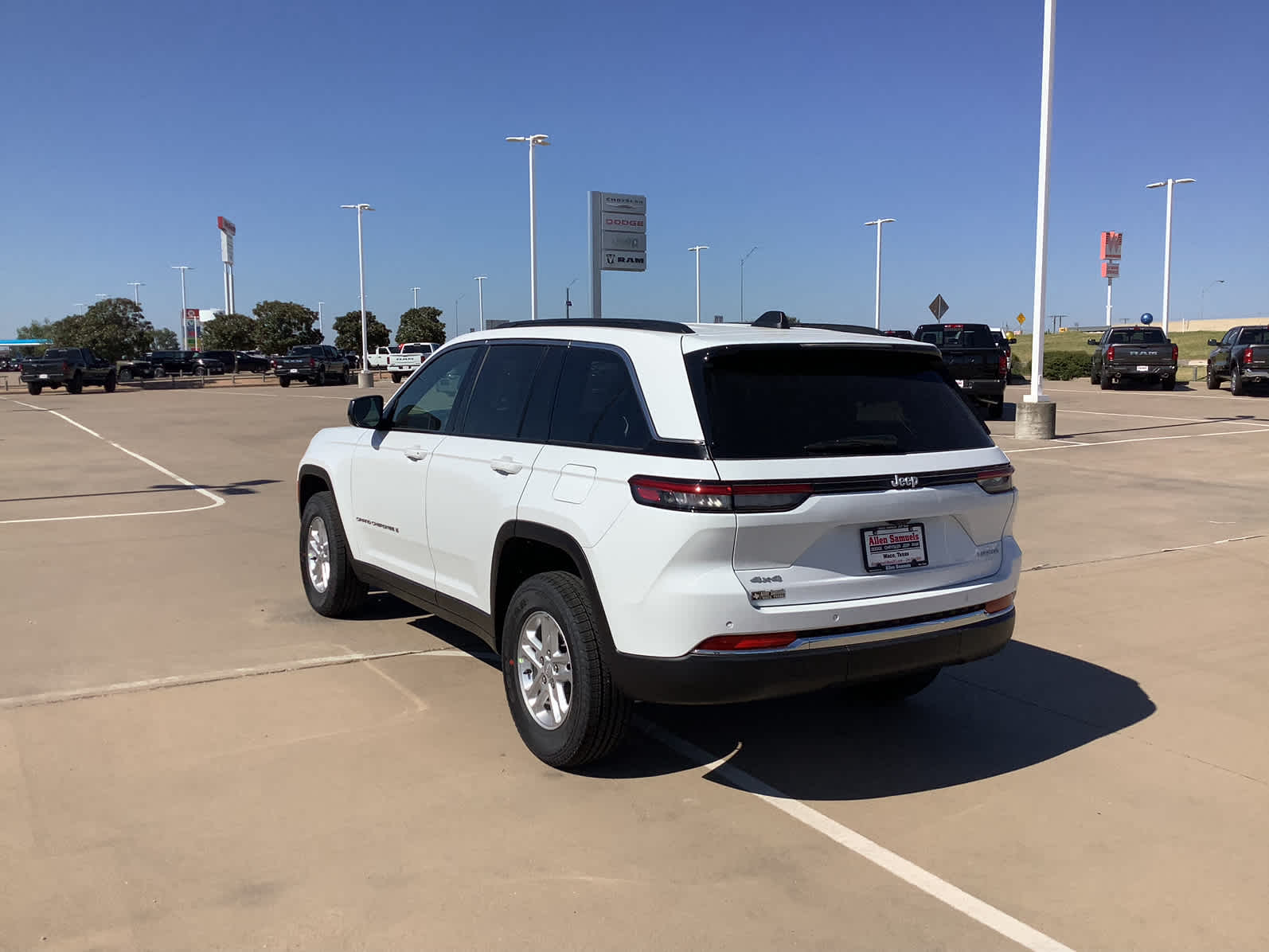 New Car 2025 Jeep Grand Cherokee  Laredo For Sale Under $40,000 In Waco, Texas