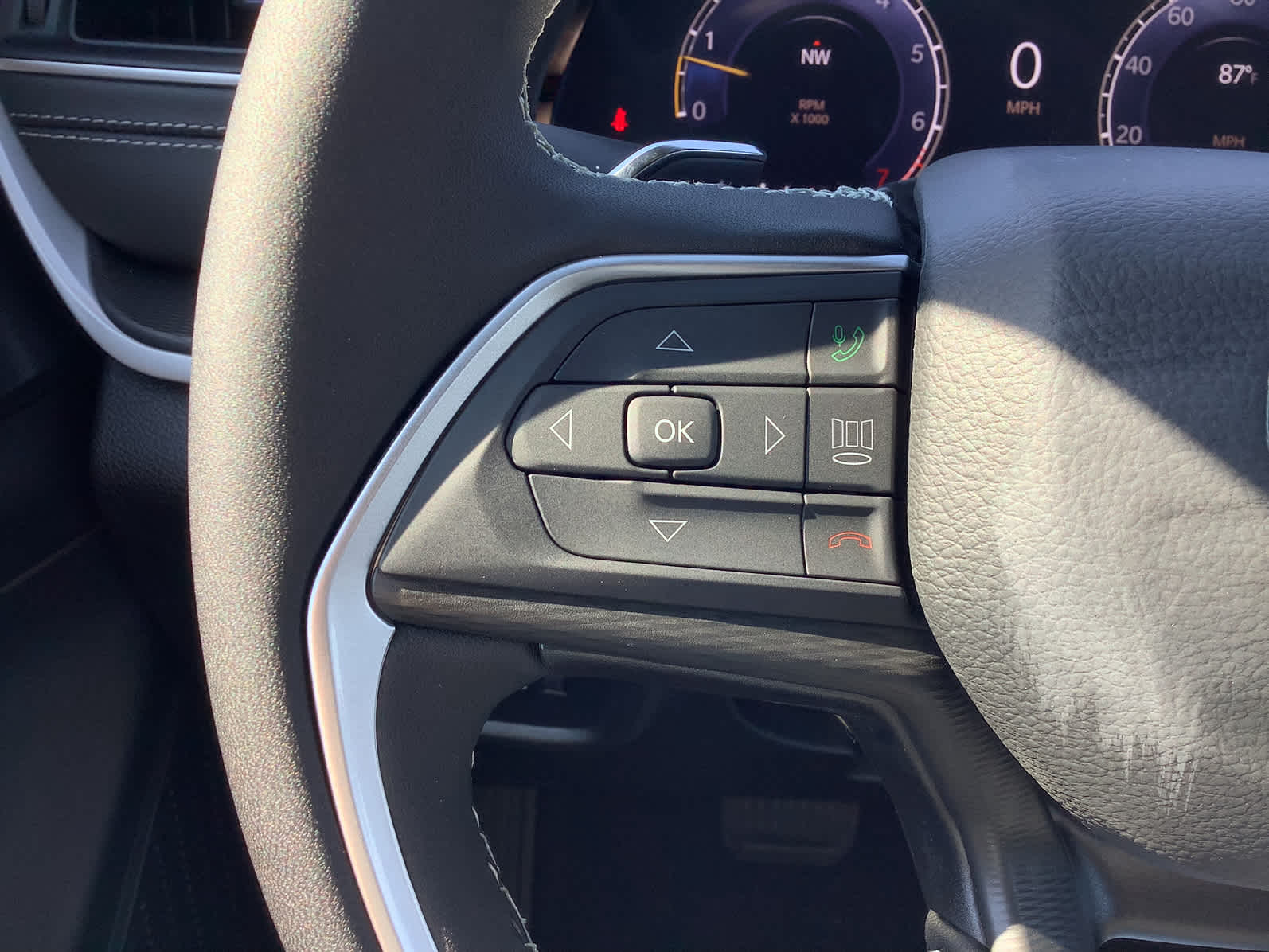 New Car 2025 Jeep Grand Cherokee  Laredo For Sale Under $40,000 In Waco, Texas