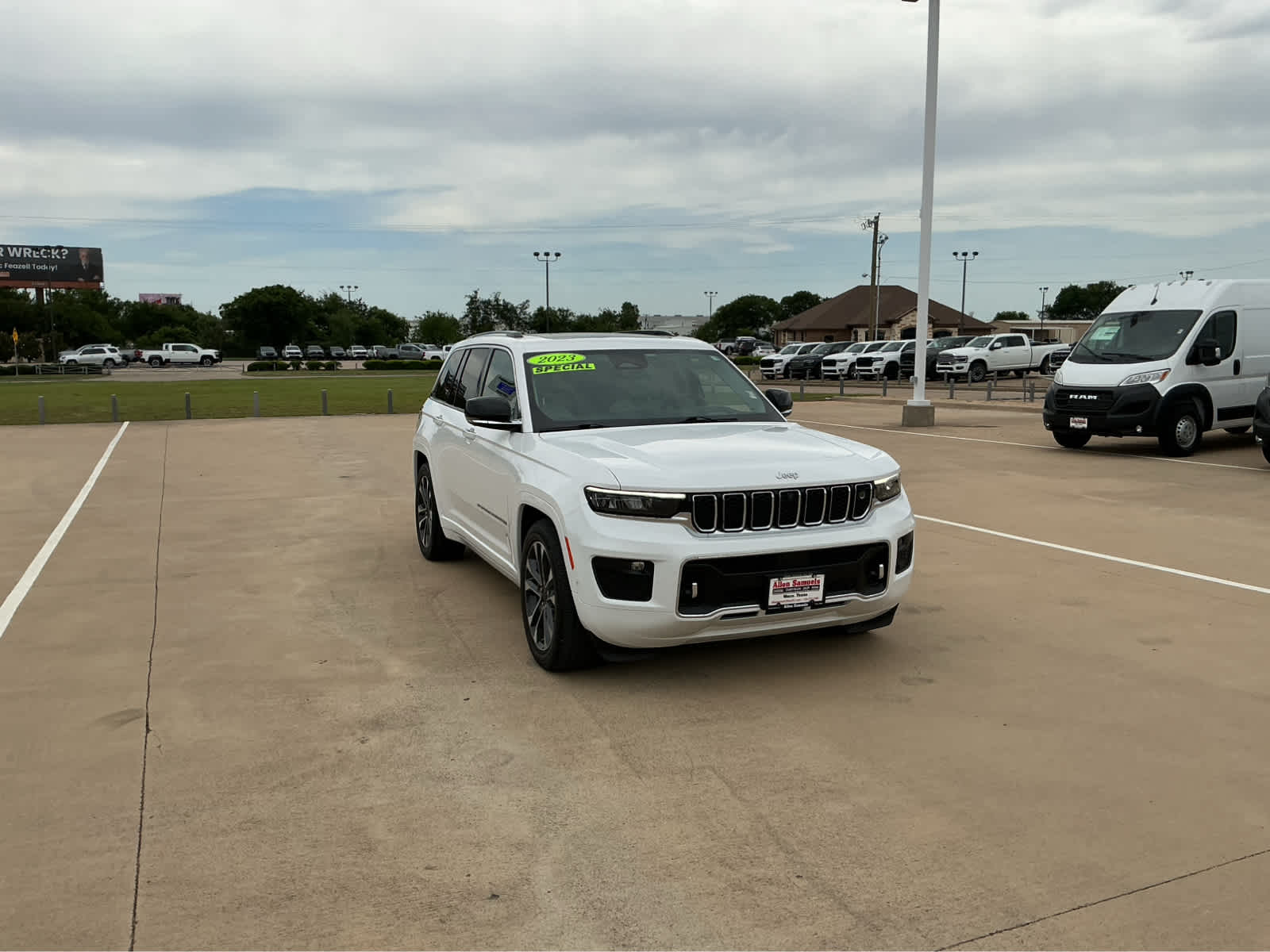 Used Car 2023 Jeep Grand Cherokee  Overland For Sale Under $50,000 In Waco, Texas
