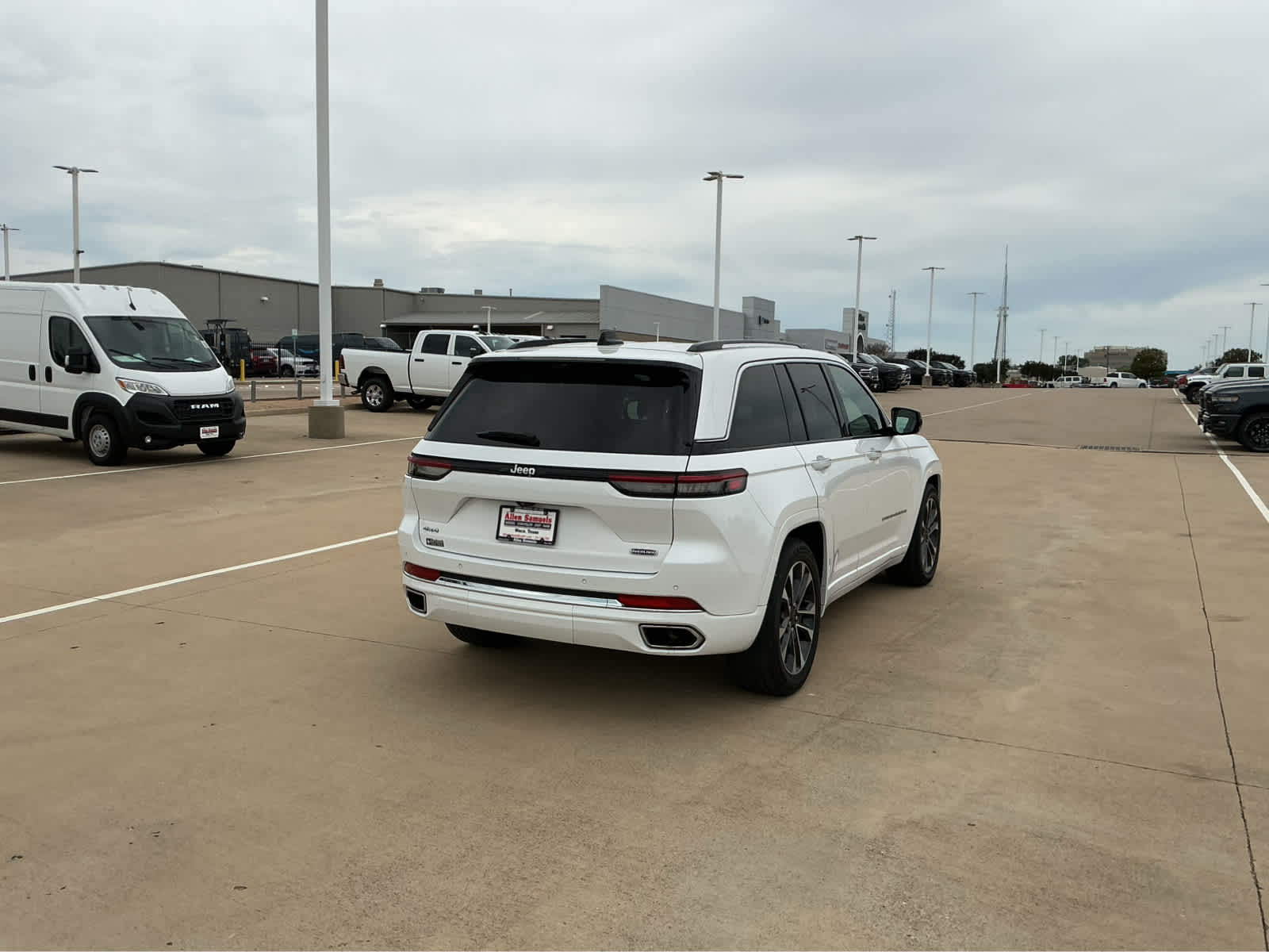 Used Car 2023 Jeep Grand Cherokee  Overland For Sale Under $50,000 In Waco, Texas