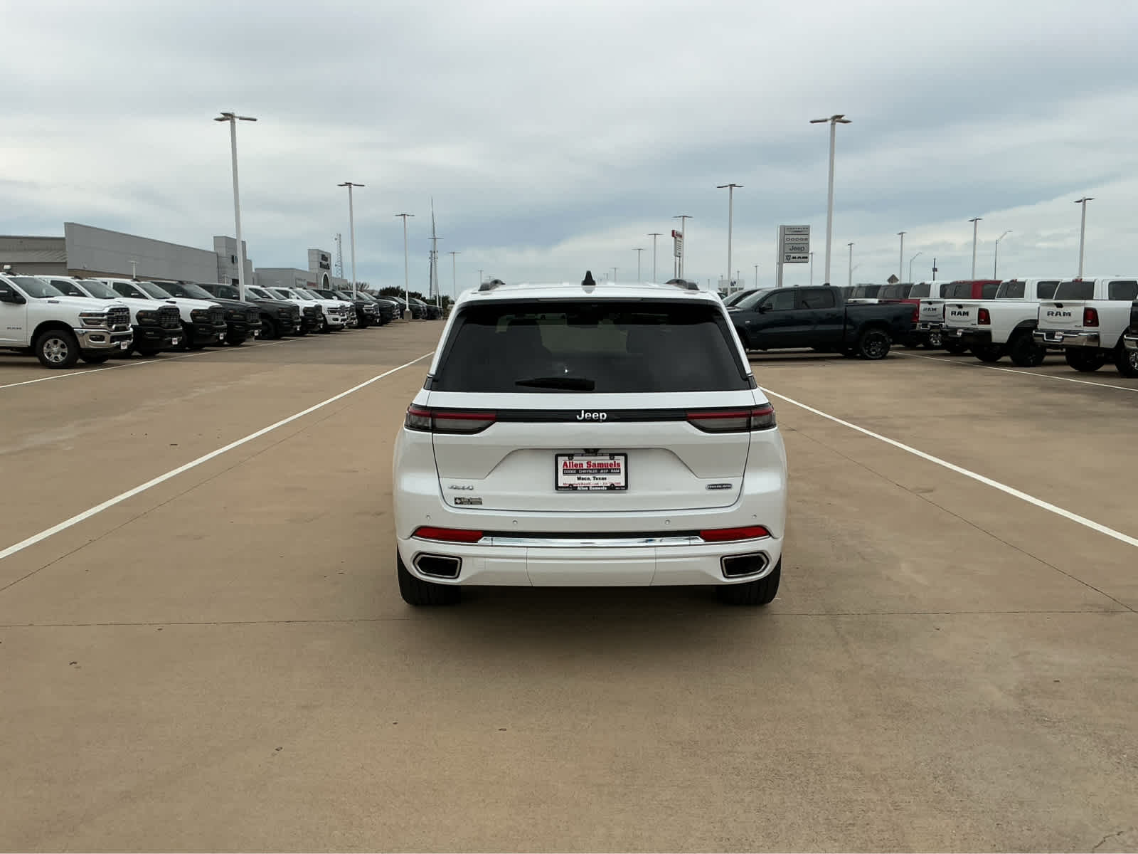 Used Car 2023 Jeep Grand Cherokee  Overland For Sale Under $50,000 In Waco, Texas