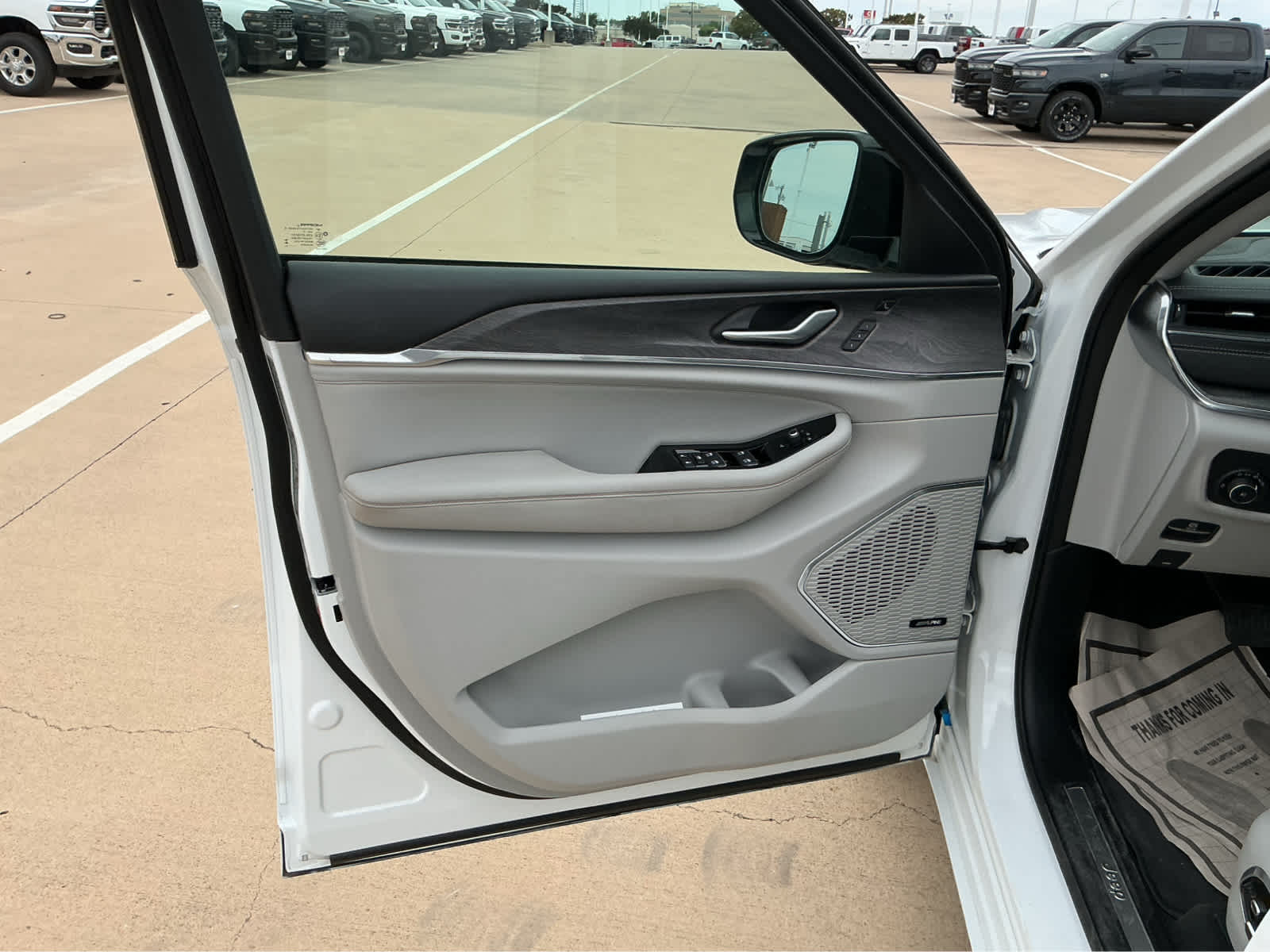 Used Car 2023 Jeep Grand Cherokee  Overland For Sale Under $50,000 In Waco, Texas