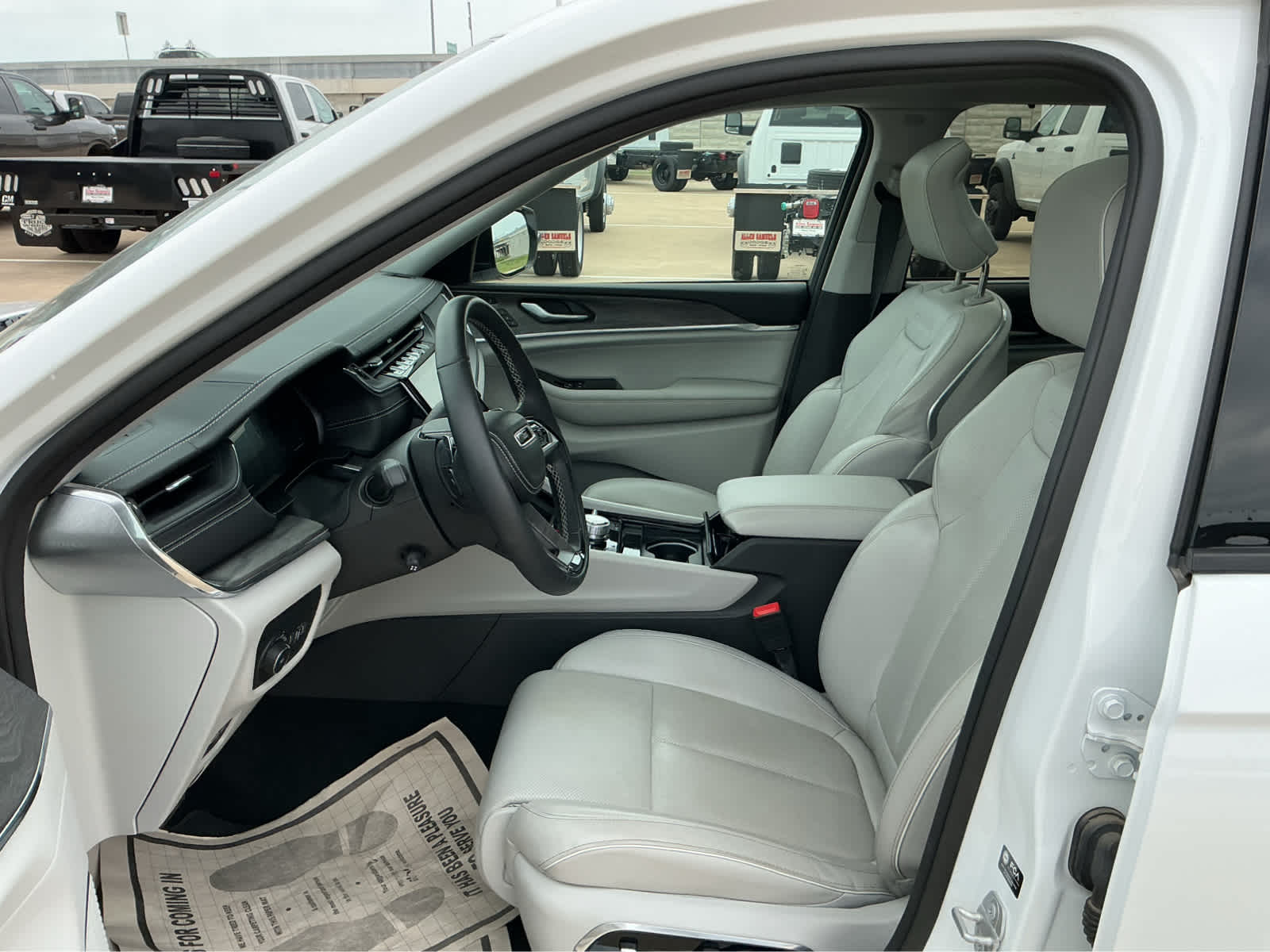 Used Car 2023 Jeep Grand Cherokee  Overland For Sale Under $50,000 In Waco, Texas