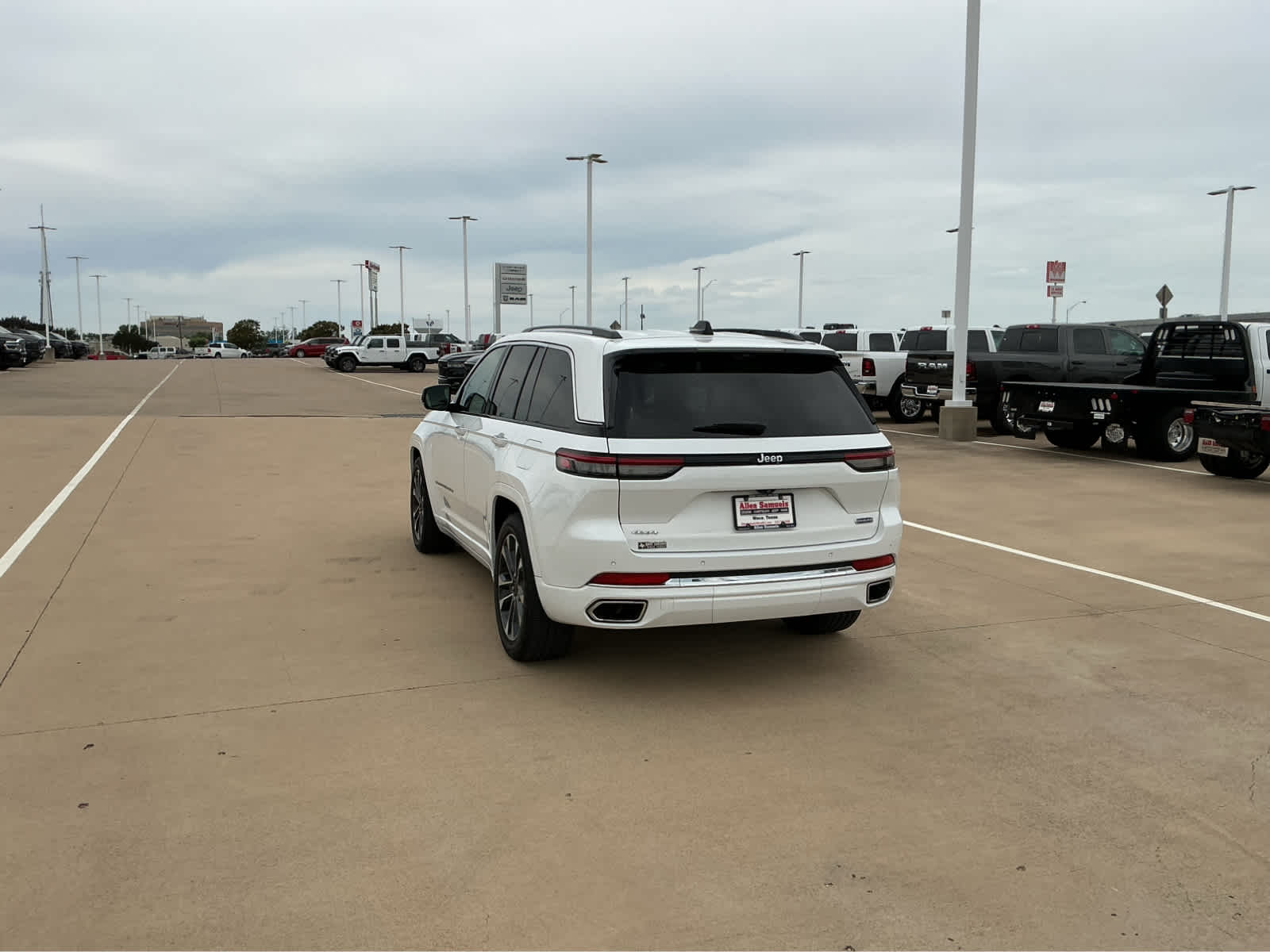 Used Car 2023 Jeep Grand Cherokee  Overland For Sale Under $50,000 In Waco, Texas