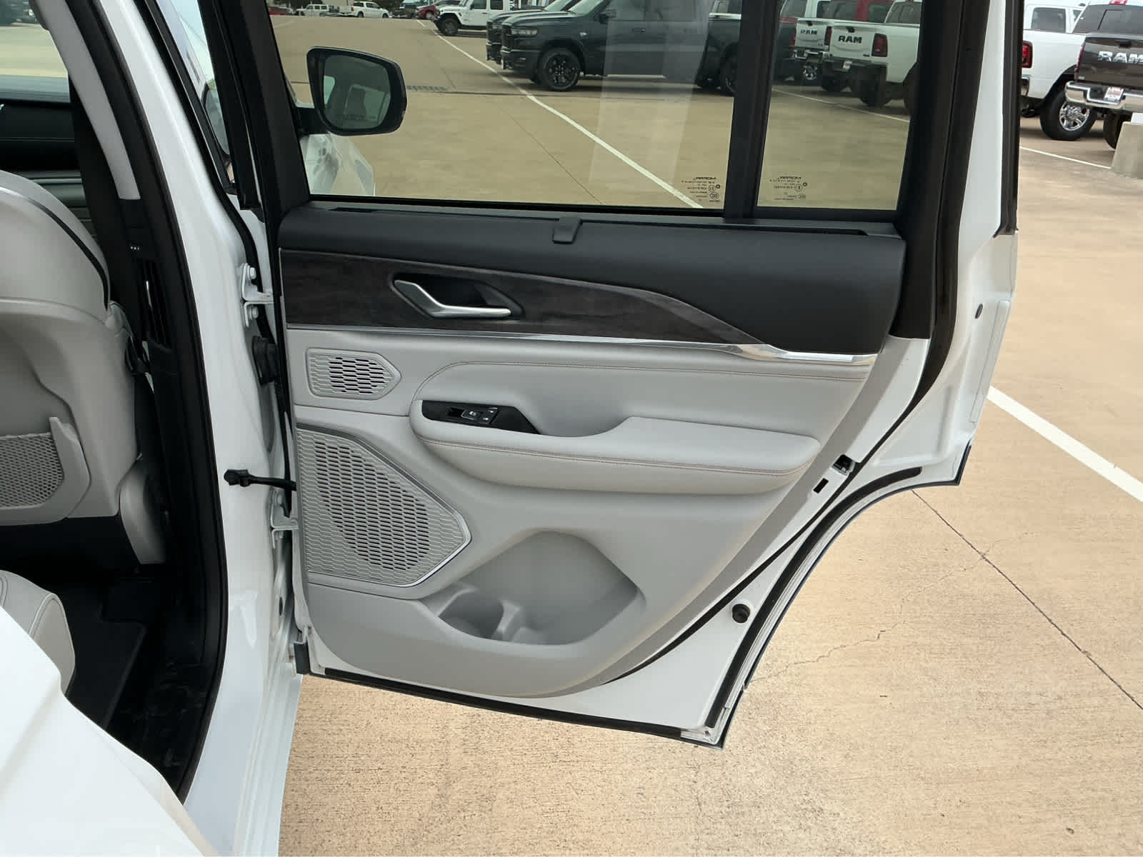 Used Car 2023 Jeep Grand Cherokee  Overland For Sale Under $50,000 In Waco, Texas