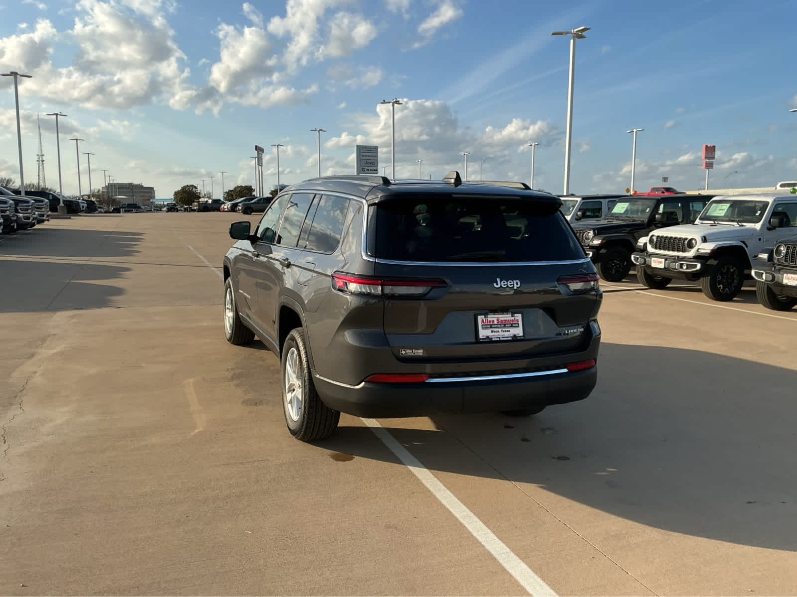 new 2026 Jeep Grand Cherokee L car, priced at $45,305