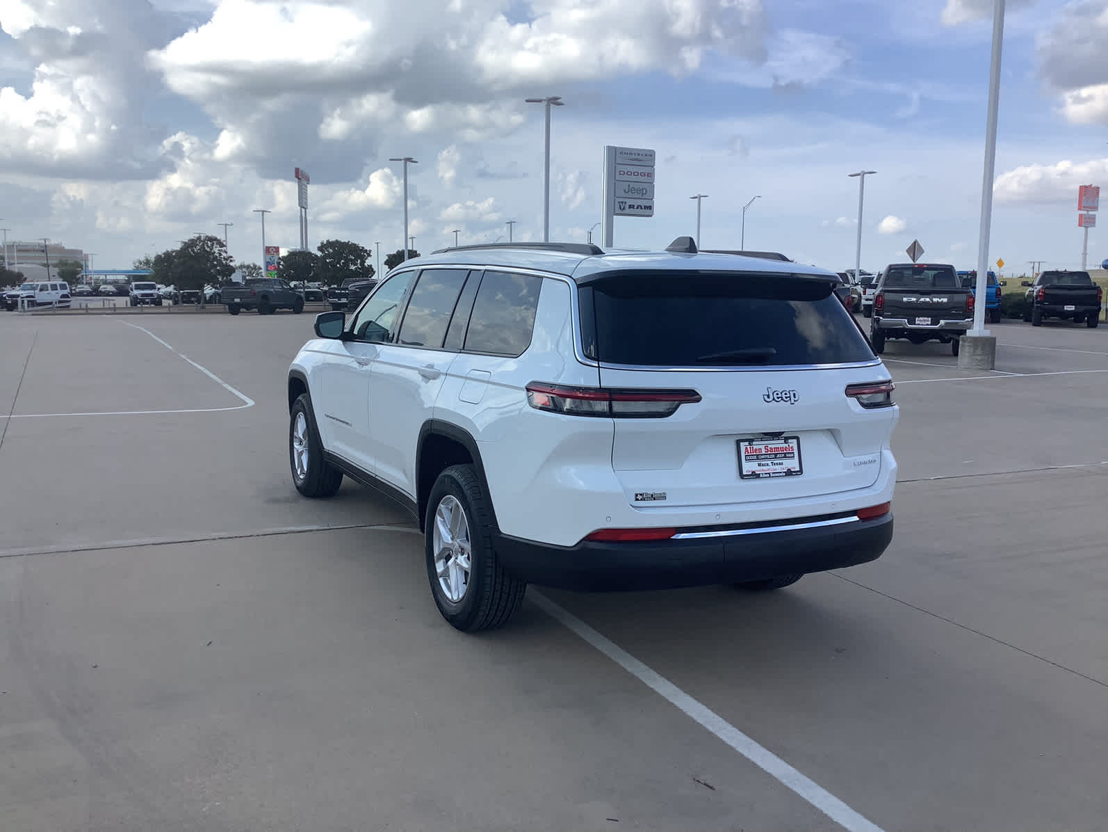 New Car 2025 Jeep Grand Cherokee L  Laredo For Sale Under $40,000 In Waco, Texas