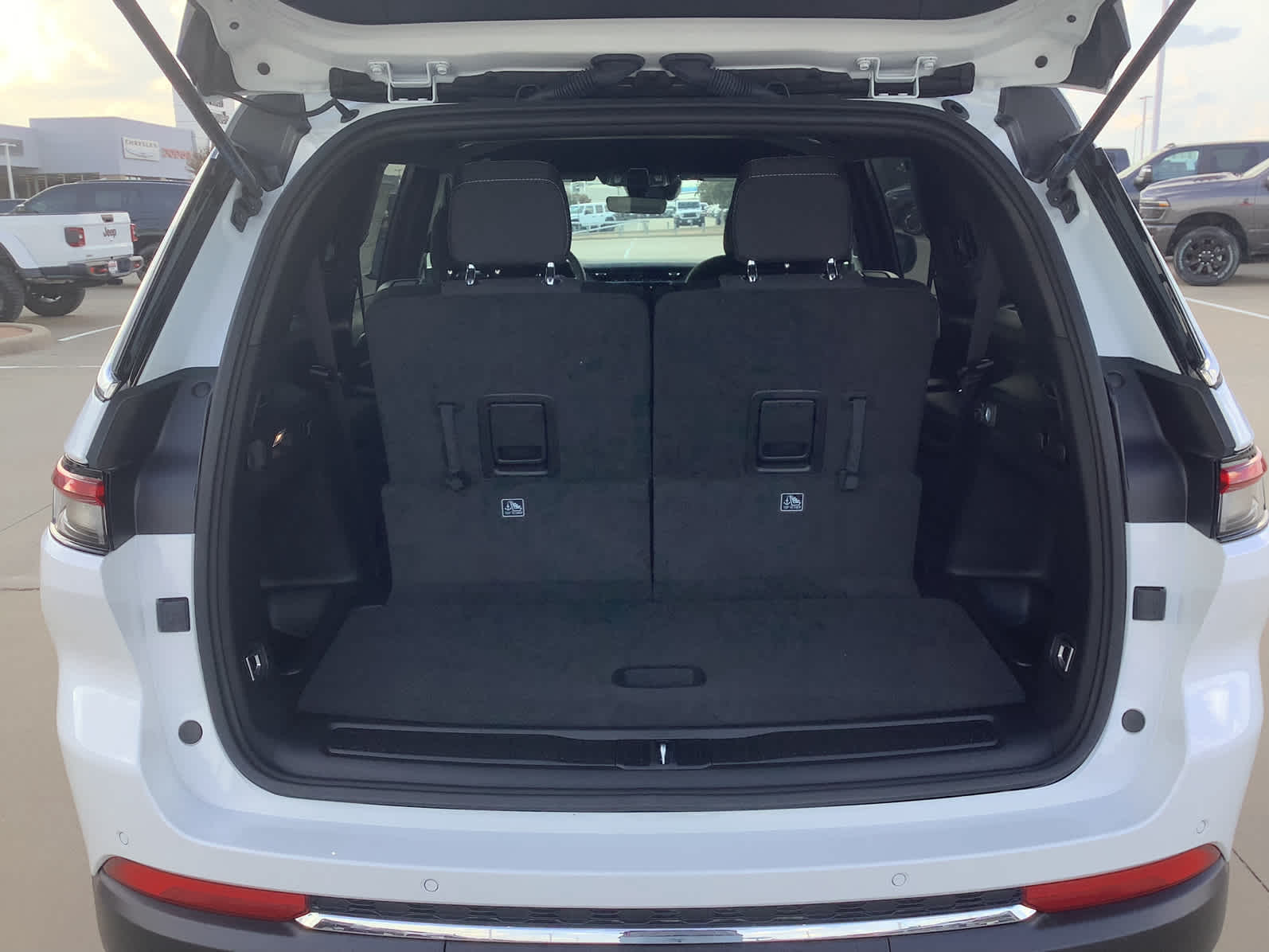 New Car 2025 Jeep Grand Cherokee L  Laredo For Sale Under $40,000 In Waco, Texas