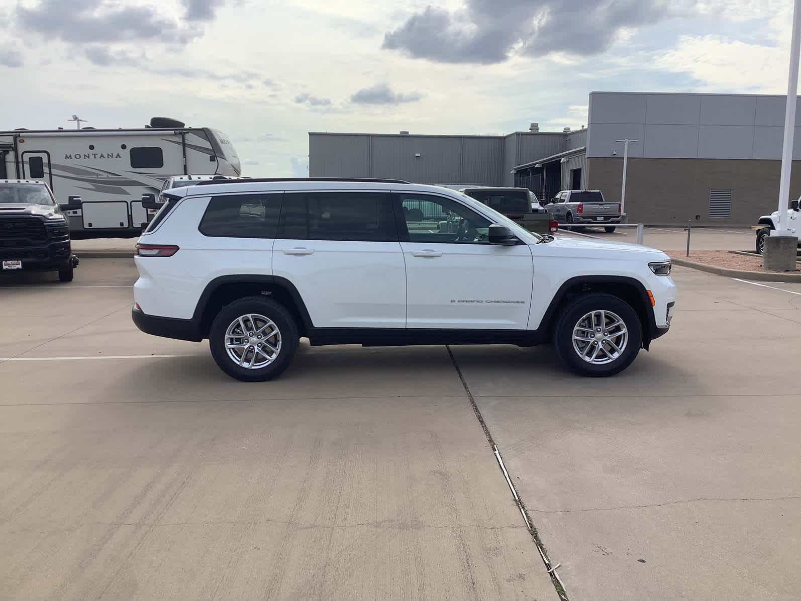 New Car 2025 Jeep Grand Cherokee L  Laredo For Sale Under $50,000 In Waco, Texas