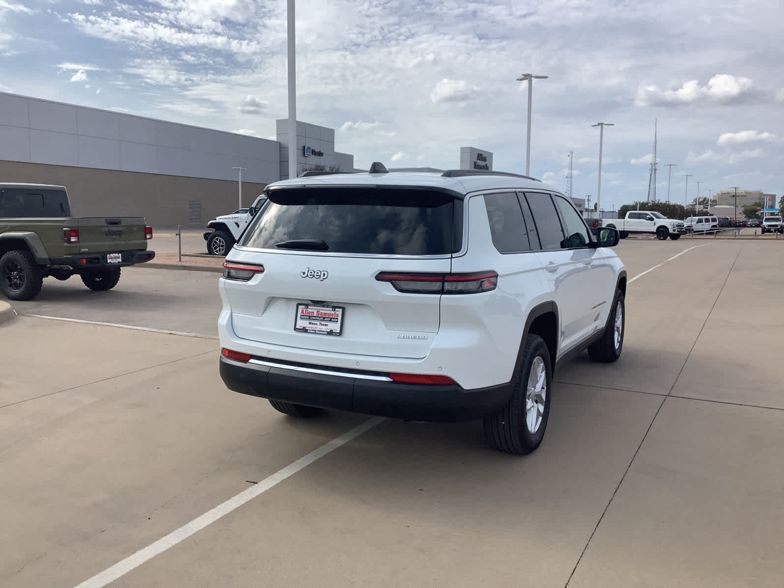 New Car 2025 Jeep Grand Cherokee L  Laredo For Sale Under $50,000 In Waco, Texas