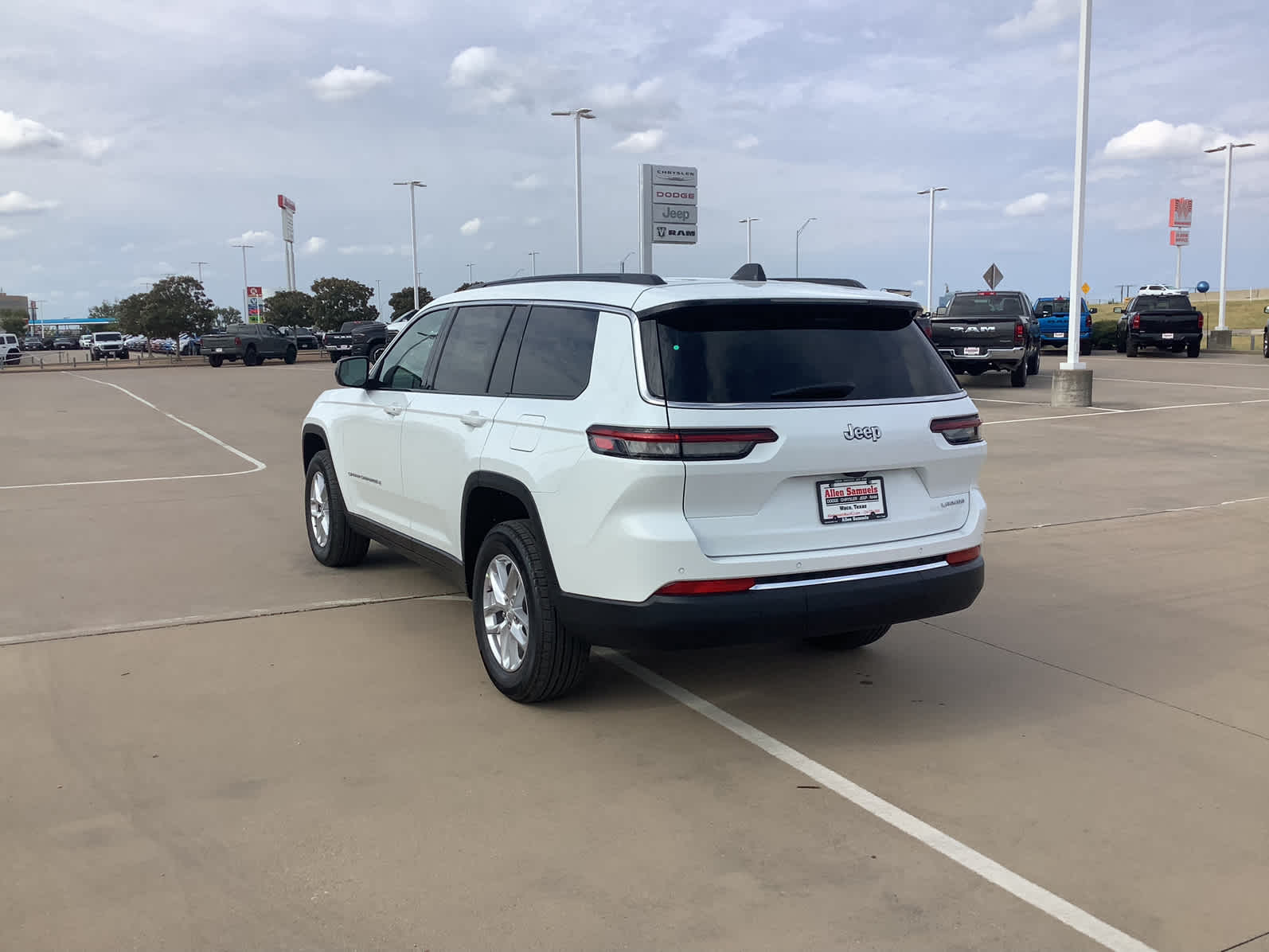 New Car 2025 Jeep Grand Cherokee L  Laredo For Sale Under $50,000 In Waco, Texas