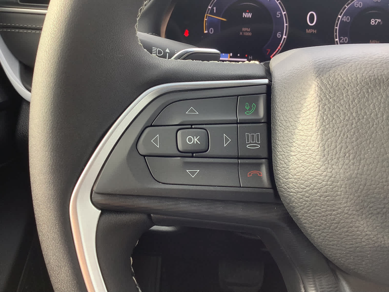 New Car 2025 Jeep Grand Cherokee L  Laredo For Sale Under $50,000 In Waco, Texas