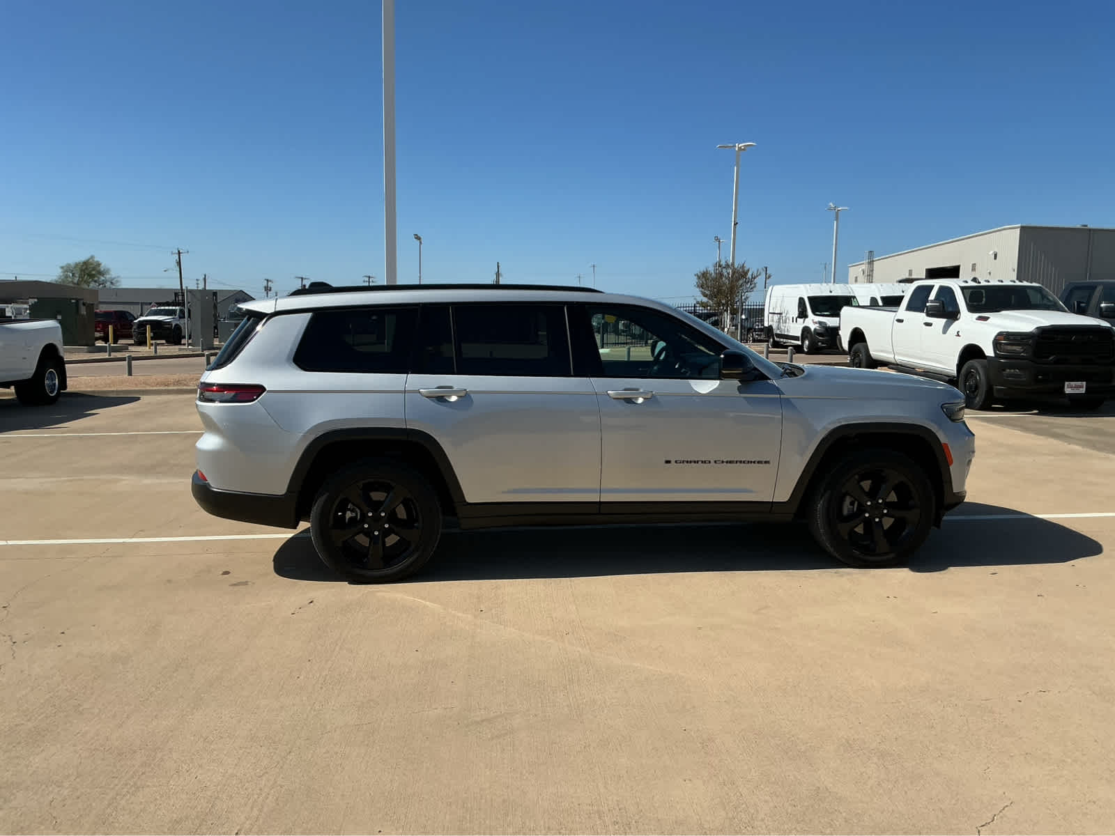 Used Car 2023 Jeep Grand Cherokee L  Altitude For Sale Under $35,000 In Waco, Texas