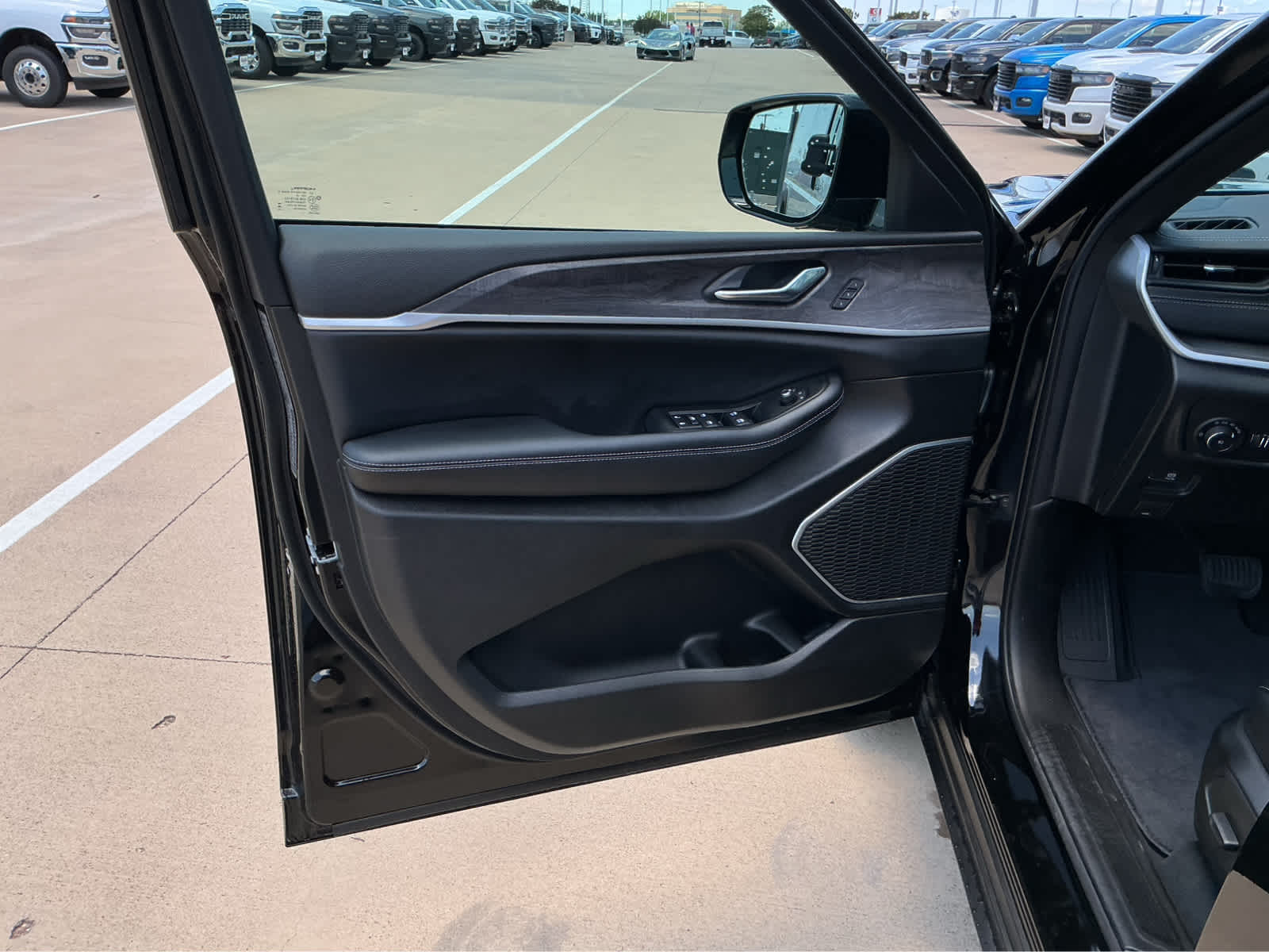 new 2026 Jeep Grand Cherokee L car, priced at $47,342