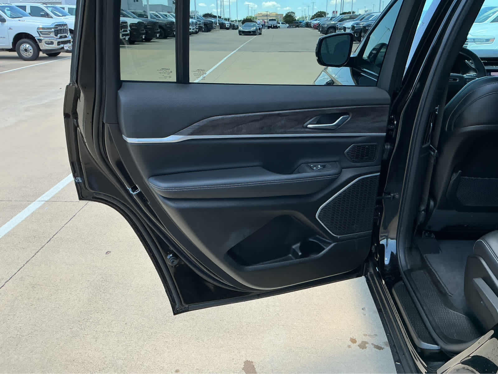 new 2026 Jeep Grand Cherokee L car, priced at $47,342