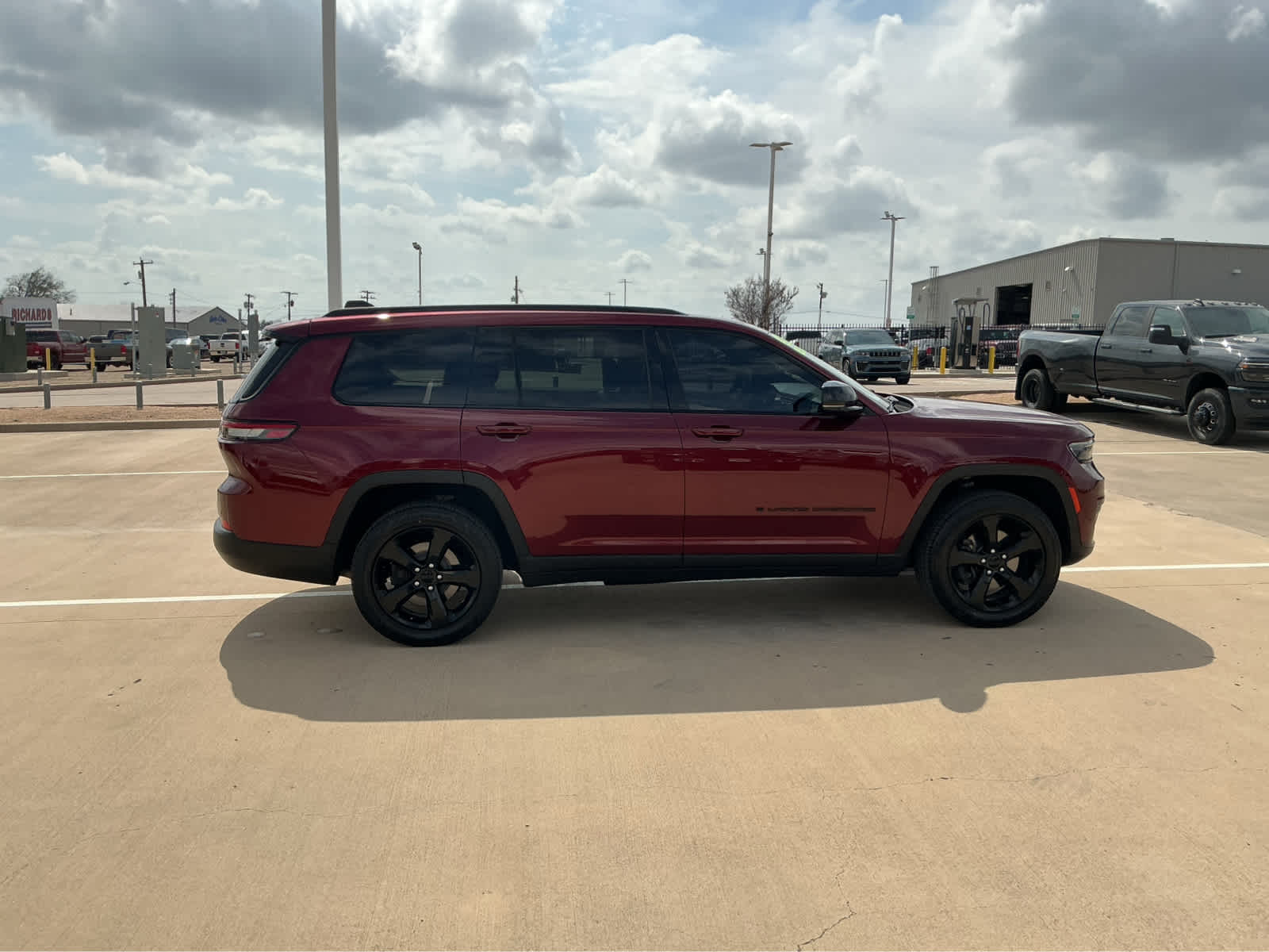 Used Car 2023 Jeep Grand Cherokee L  Altitude For Sale Under $30,000 In Waco, Texas