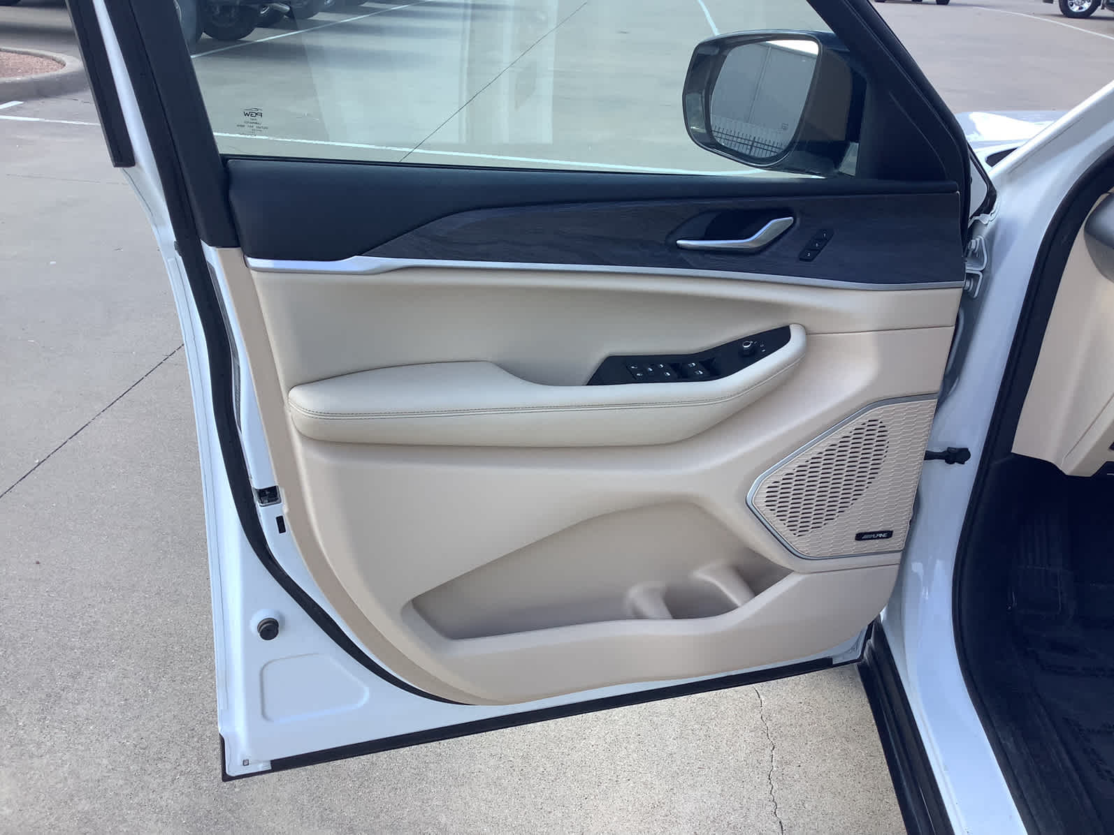 Used Car 2022 Jeep Grand Cherokee L  Limited For Sale Under $35,000 In Waco, Texas