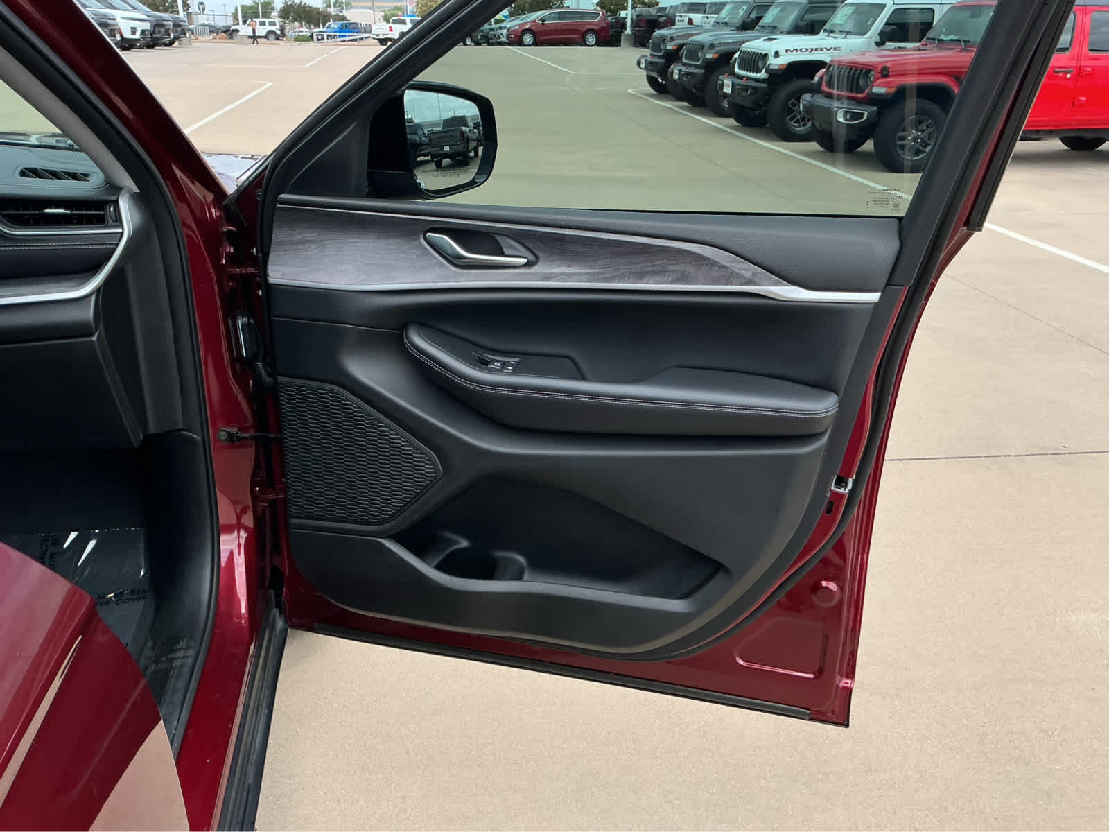 Used Car 2023 Jeep Grand Cherokee L  Limited For Sale Under $35,000 In Waco, Texas