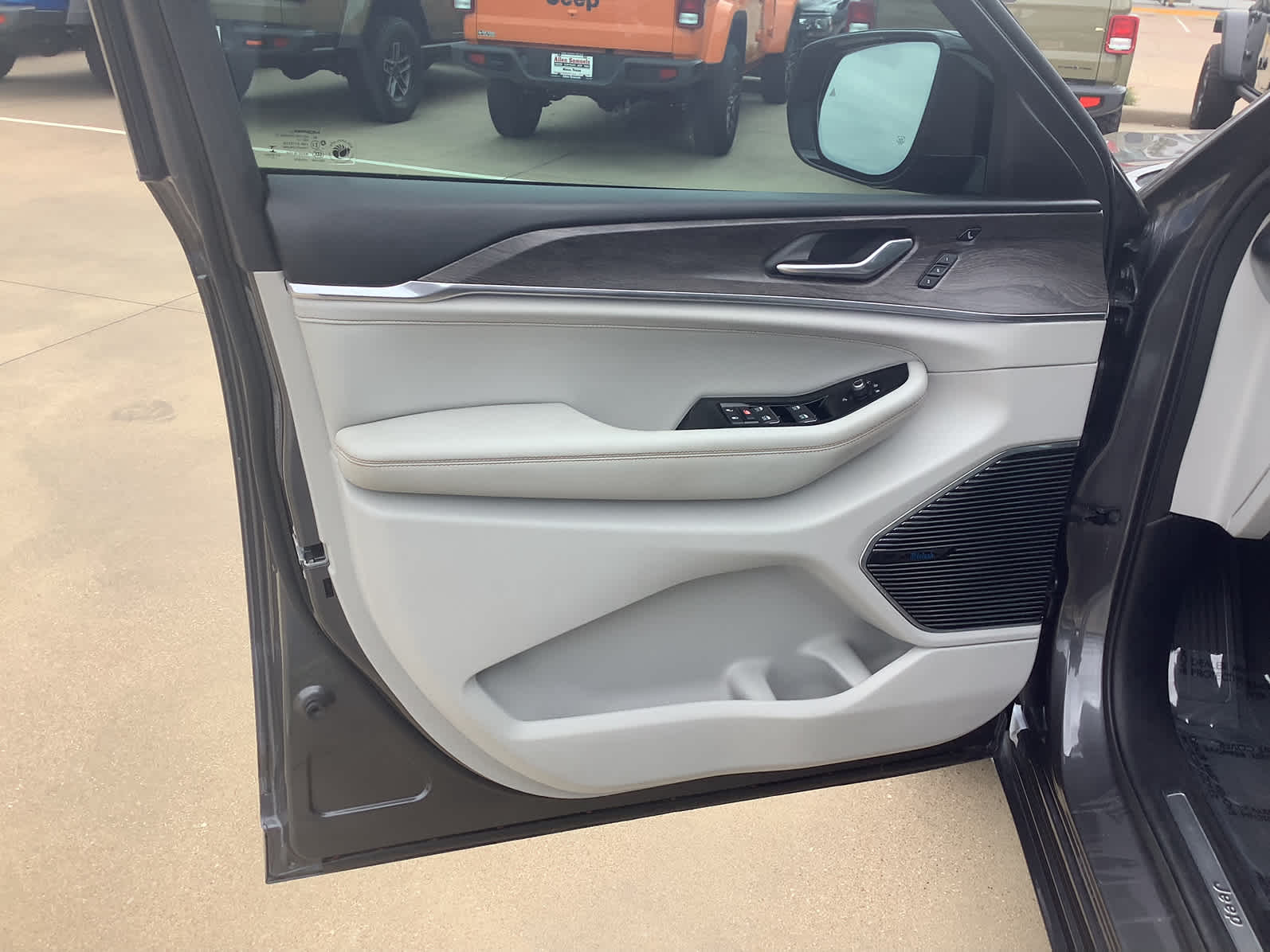 Used Car 2021 Jeep Grand Cherokee L  Overland For Sale Under $40,000 In Waco, Texas