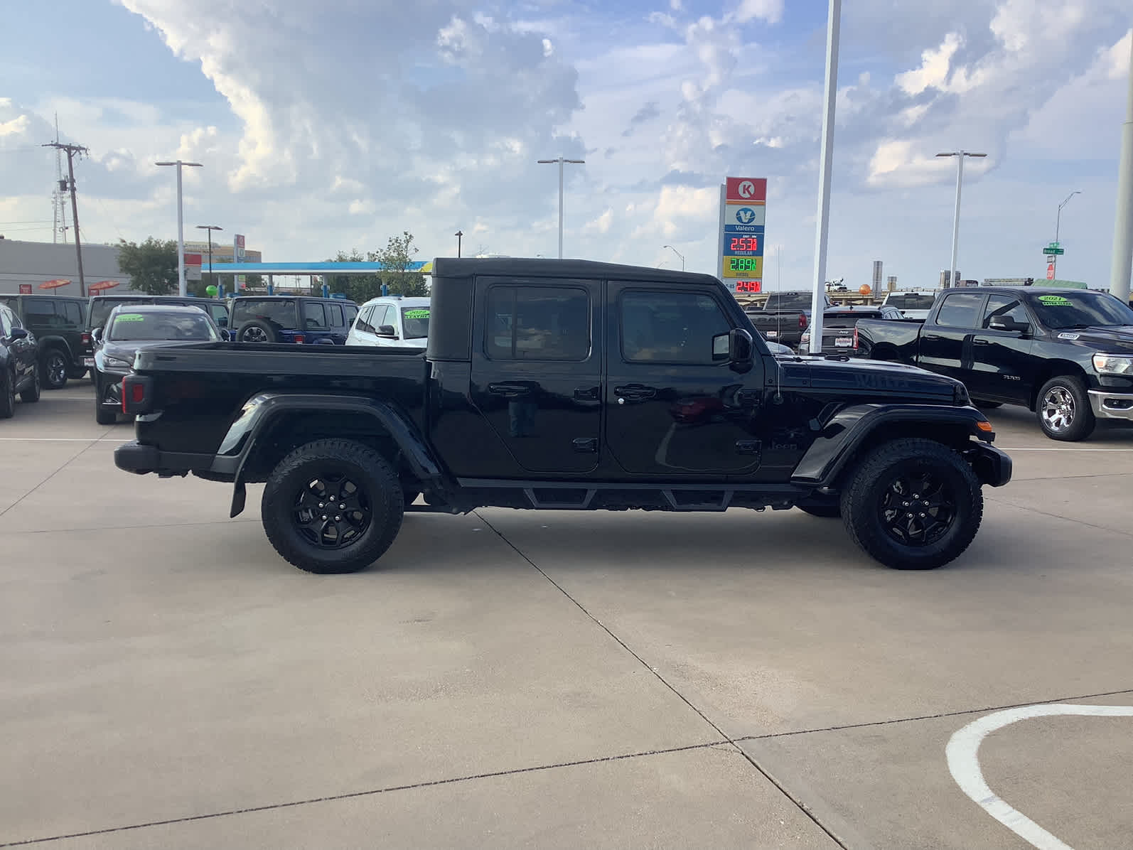 Used Car 2022 Jeep Gladiator  Willys For Sale Under $35,000 In Waco, Texas