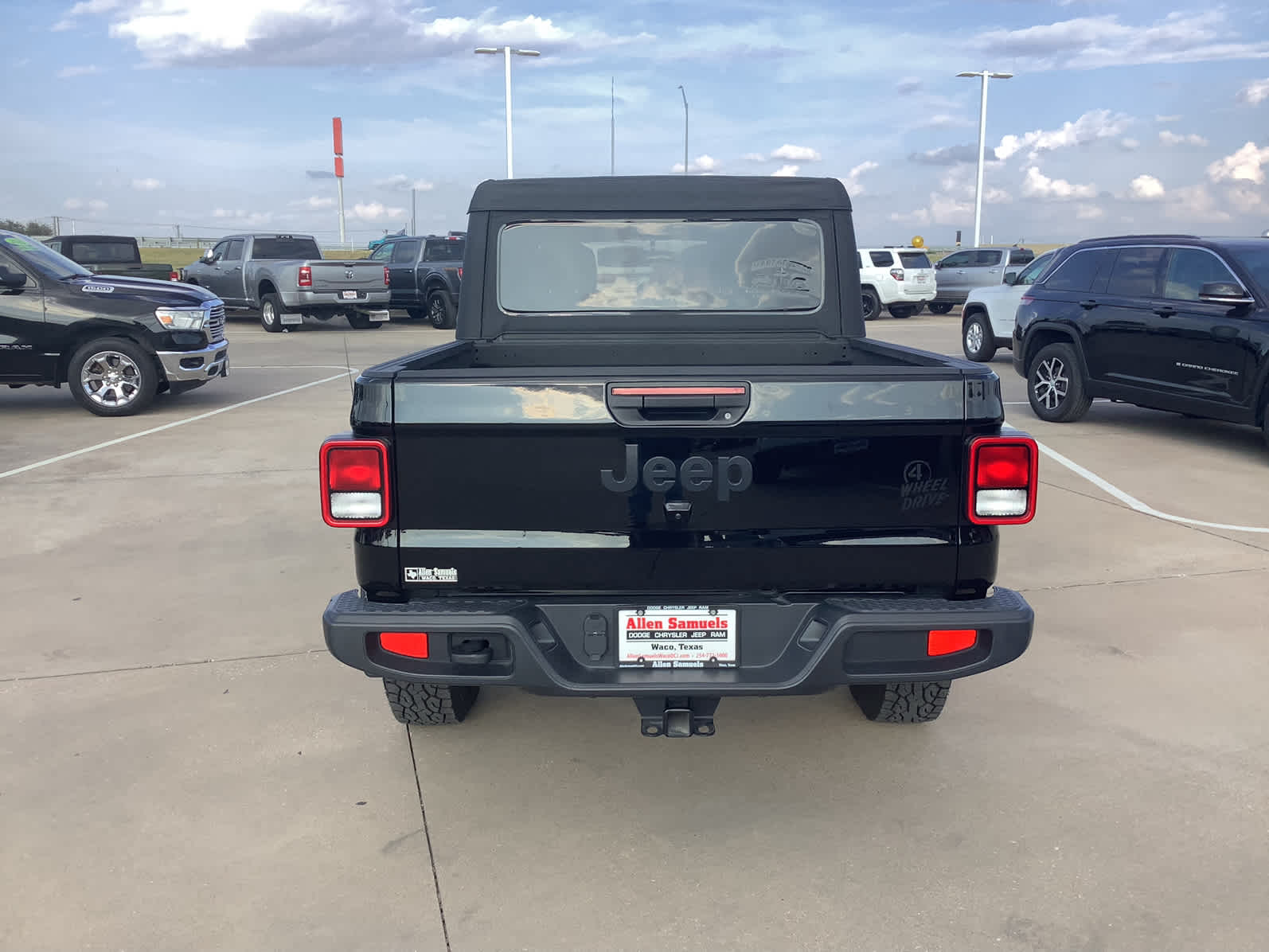 Used Car 2022 Jeep Gladiator  Willys For Sale Under $35,000 In Waco, Texas