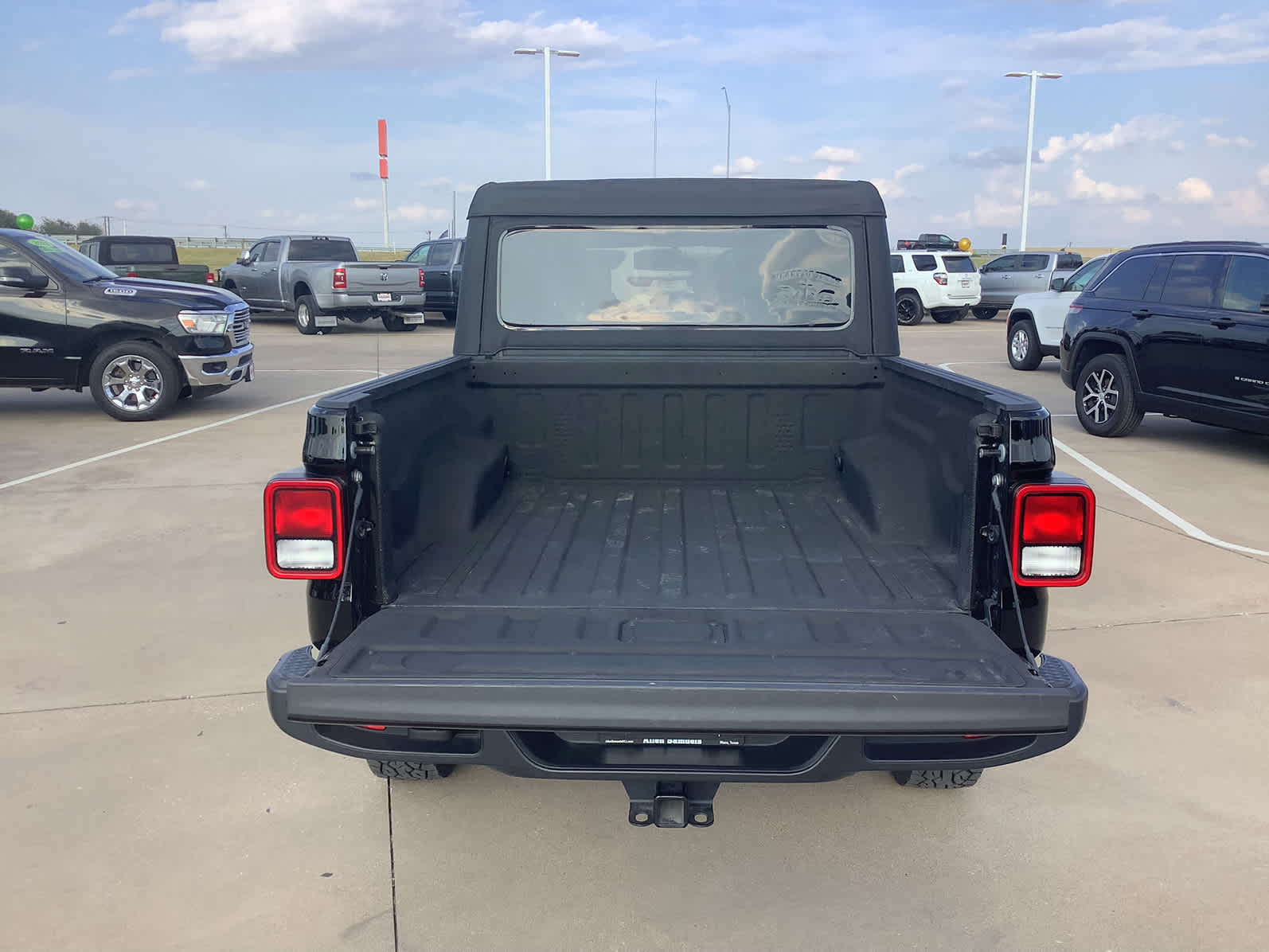 Used Car 2022 Jeep Gladiator  Willys For Sale Under $35,000 In Waco, Texas