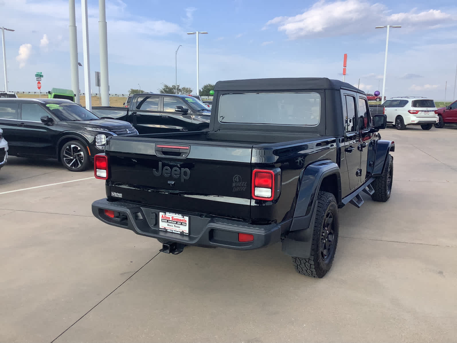 Used Car 2022 Jeep Gladiator  Willys For Sale Under $35,000 In Waco, Texas